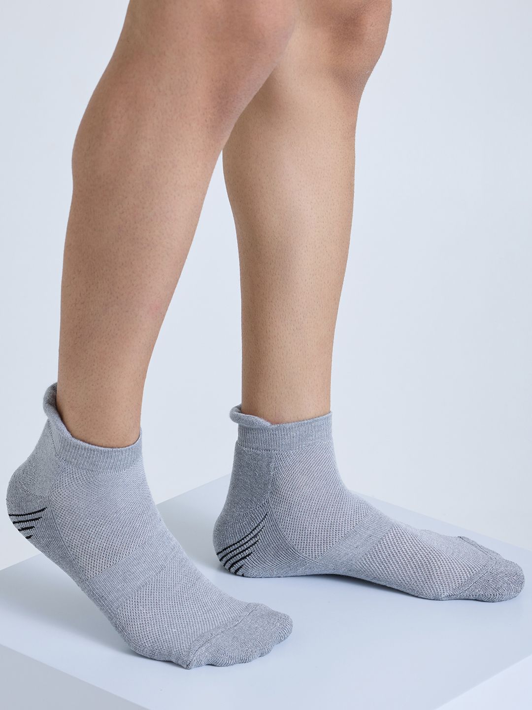Mint & Oak Men Grey Patterned Ankle-Length Socks