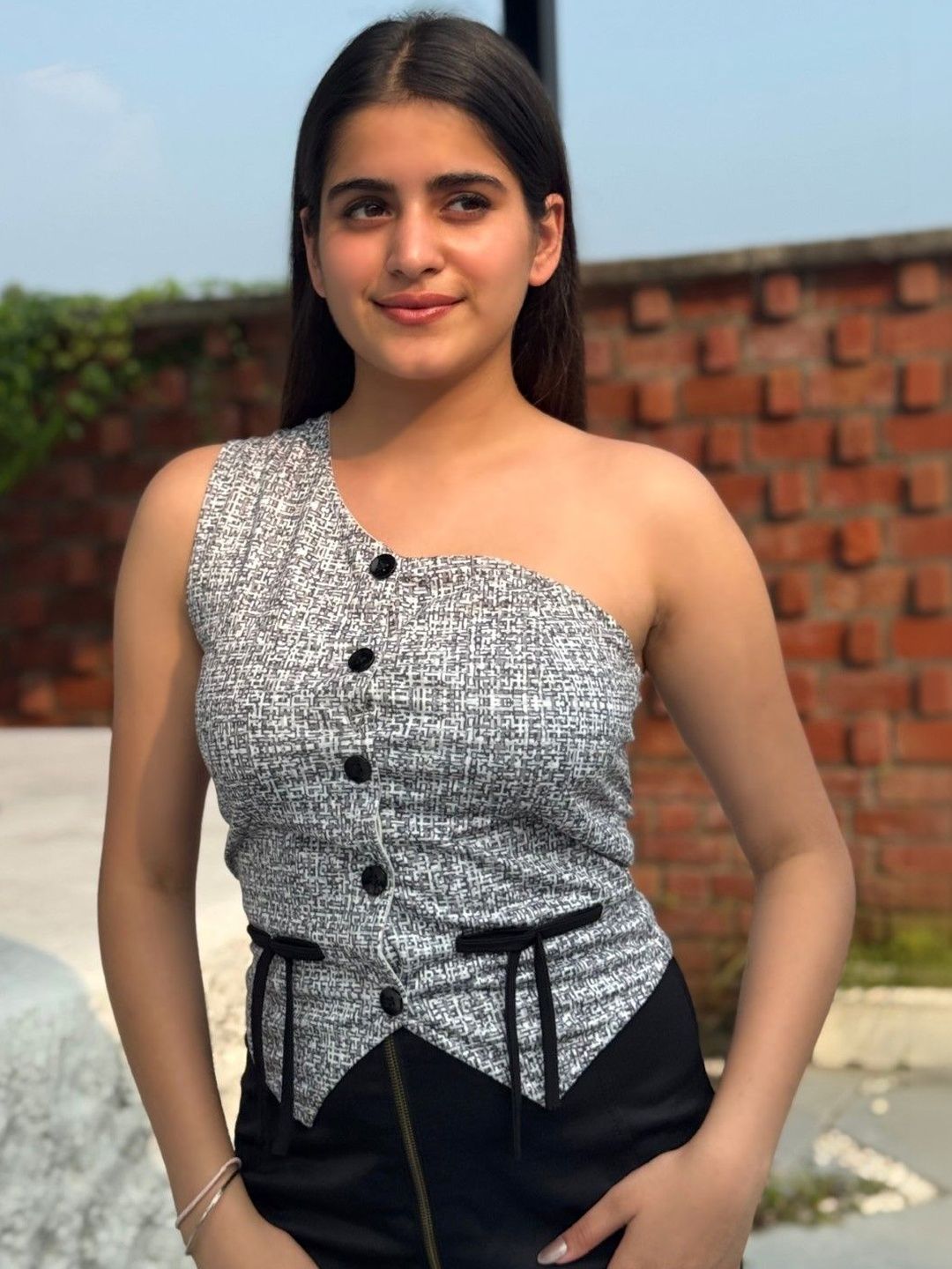 BAESD One Shoulder Top
