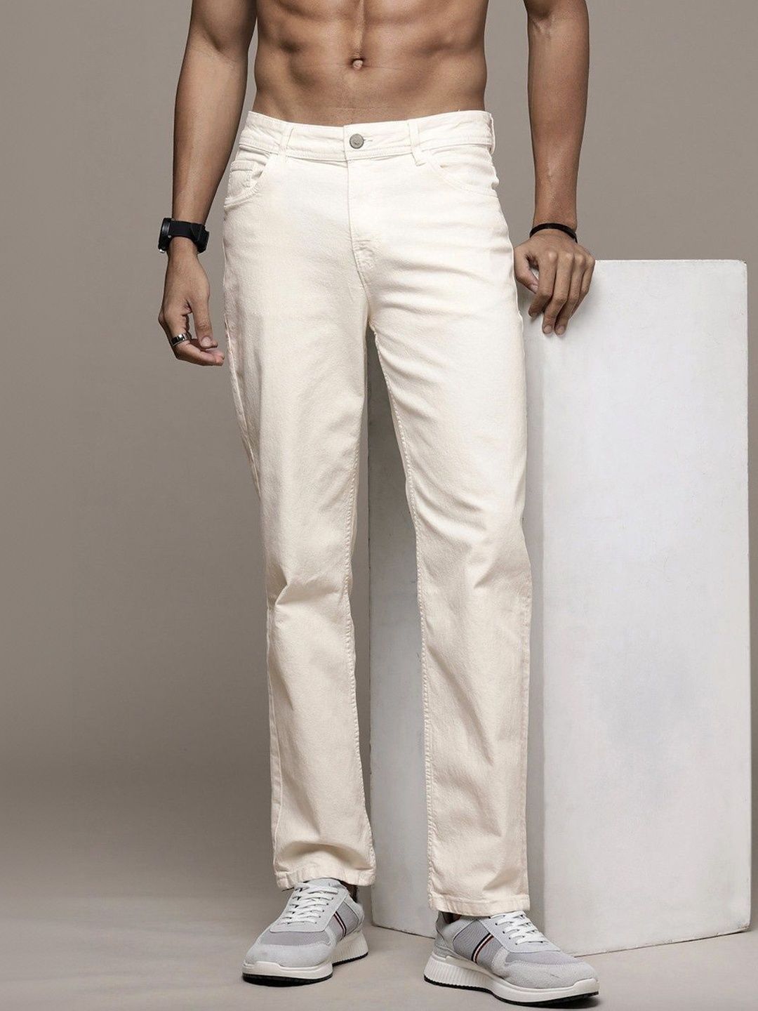 MASTERLY WEFT Men Jean Straight Fit Mid-Rise Stretchable Jeans