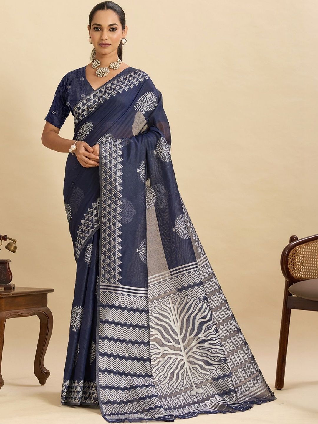 DWIJA FASHION Ethnic Motifs Silk Blend Saree