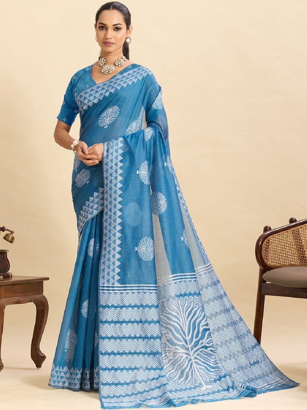 DWIJA FASHION Ethnic Motifs Silk Blend Saree