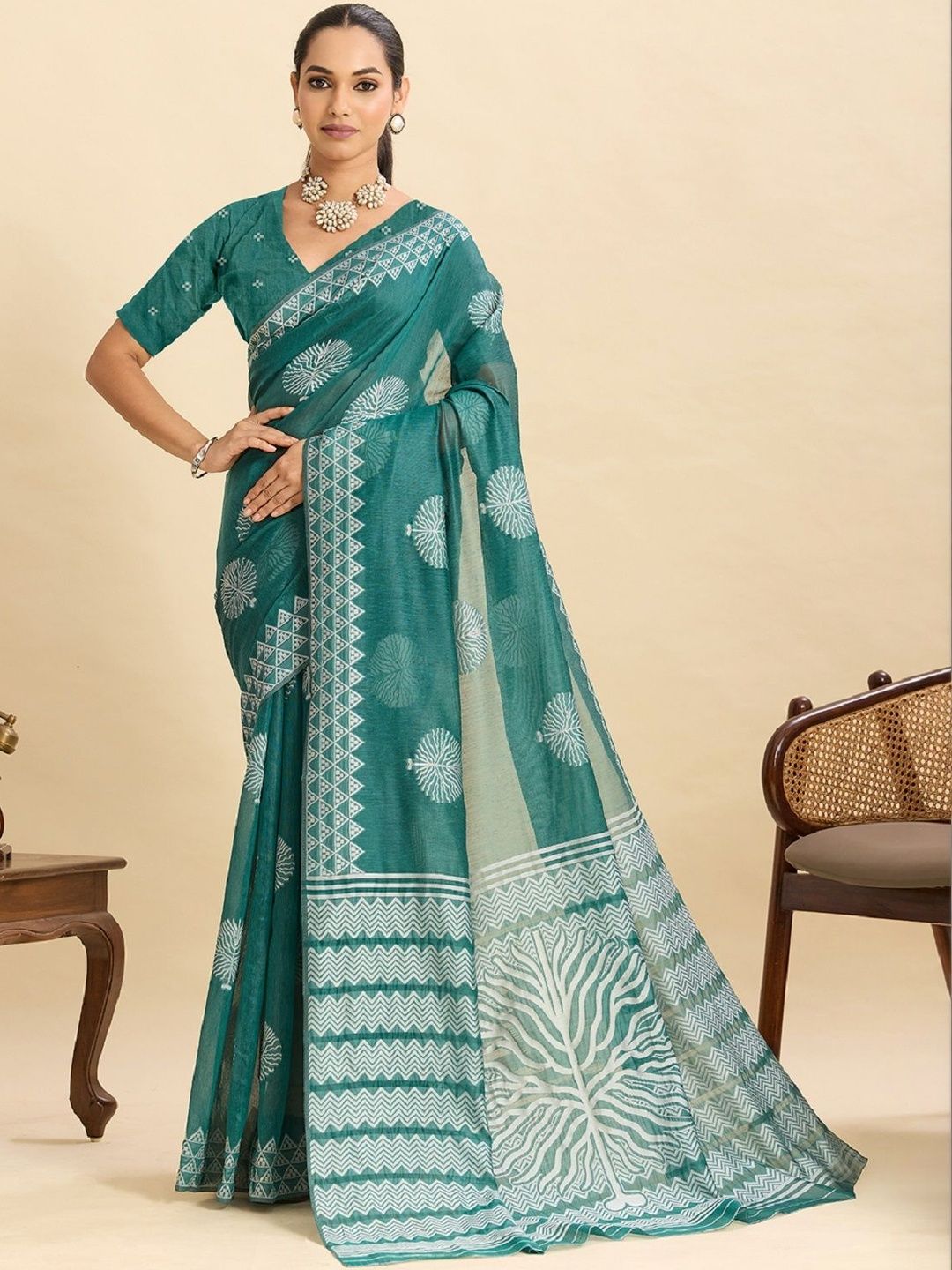 DWIJA FASHION Ethnic Motifs Silk Blend Saree