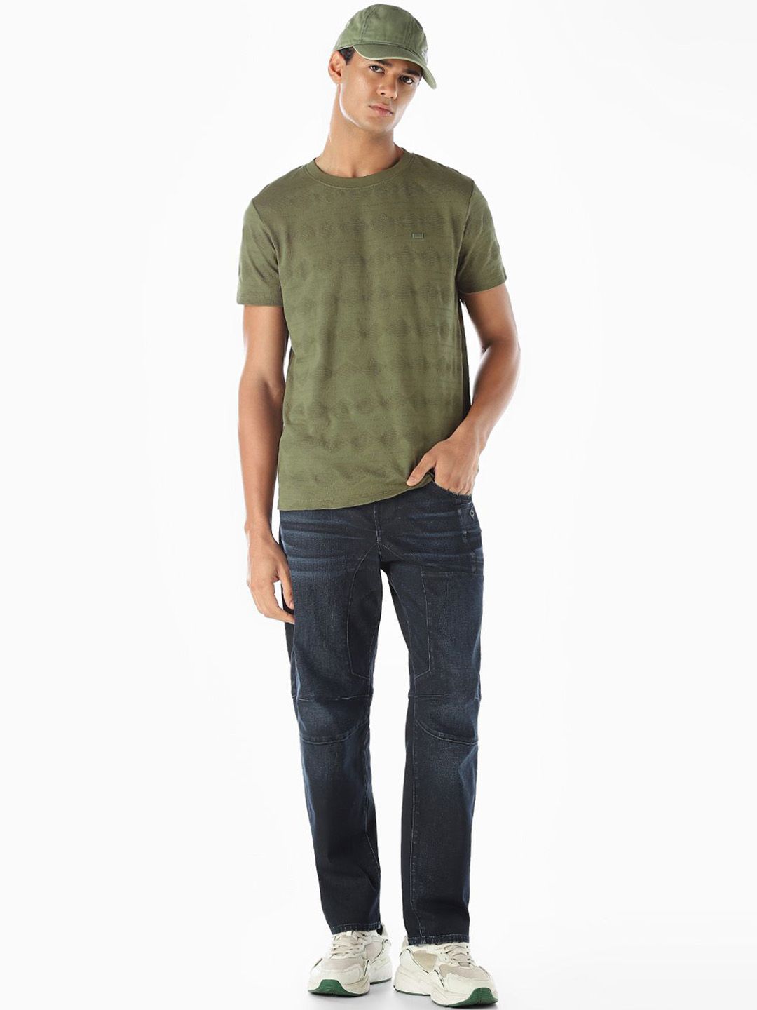 Low-Rise Light Fade Stretchable Tapered Fit Jeans