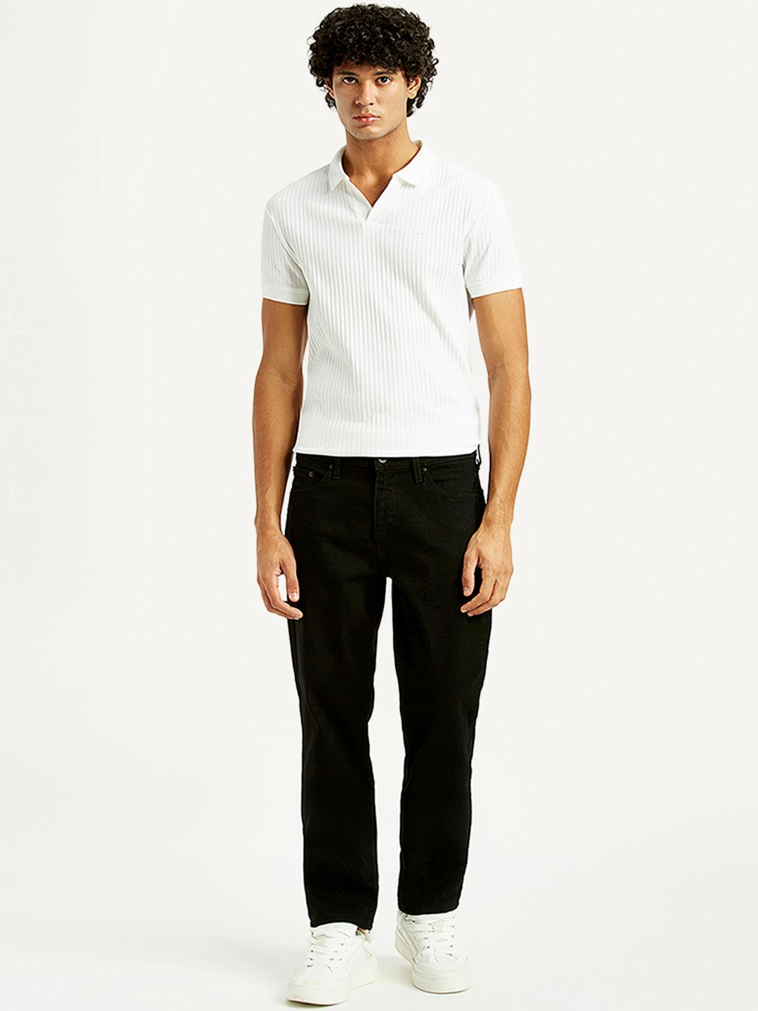 Levis Men Tapered Fit Mid-Rise No Fade Stretchable Jeans