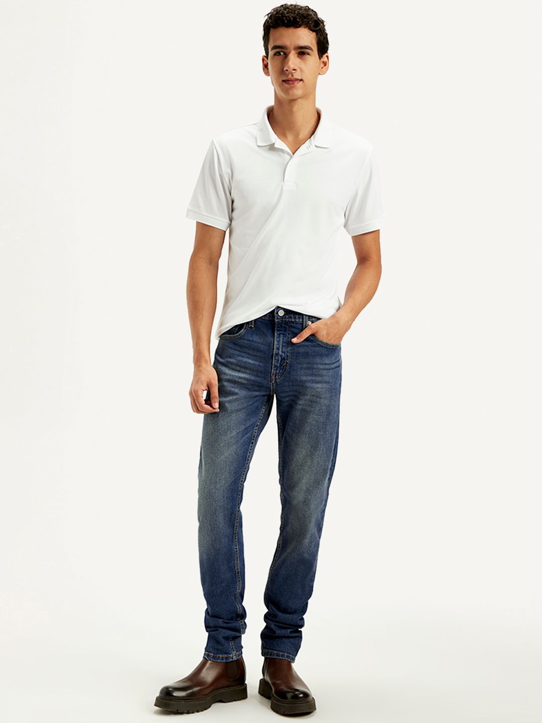 Levis Men Classic Tapered Fit Mid-Rise Light Fade Stretchable Jeans