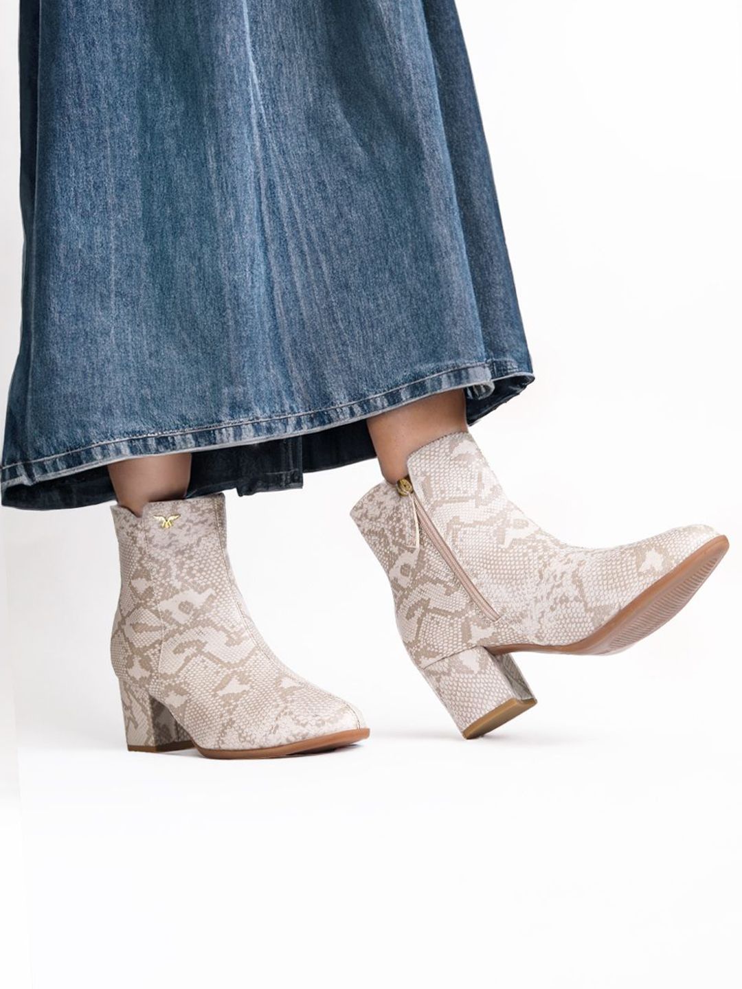Monrow Women Round Toe Printed Regular Heel Boots