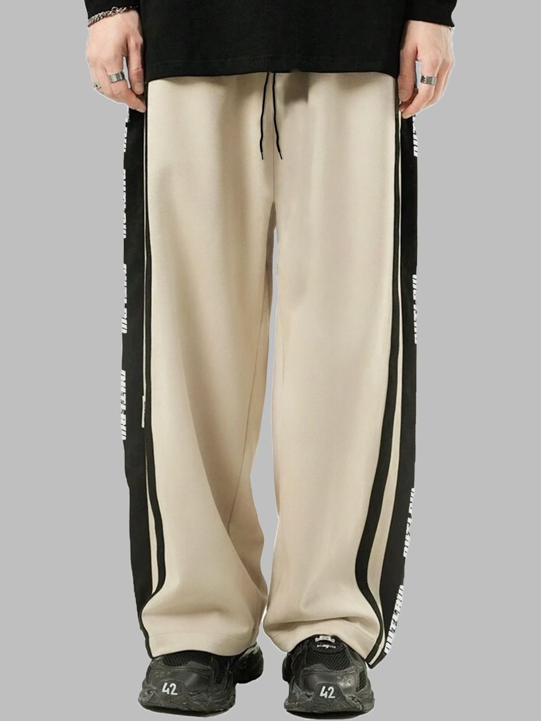 JUMPCUTS Men Mid Rise Colourblocked Baggy Fit Track Pants