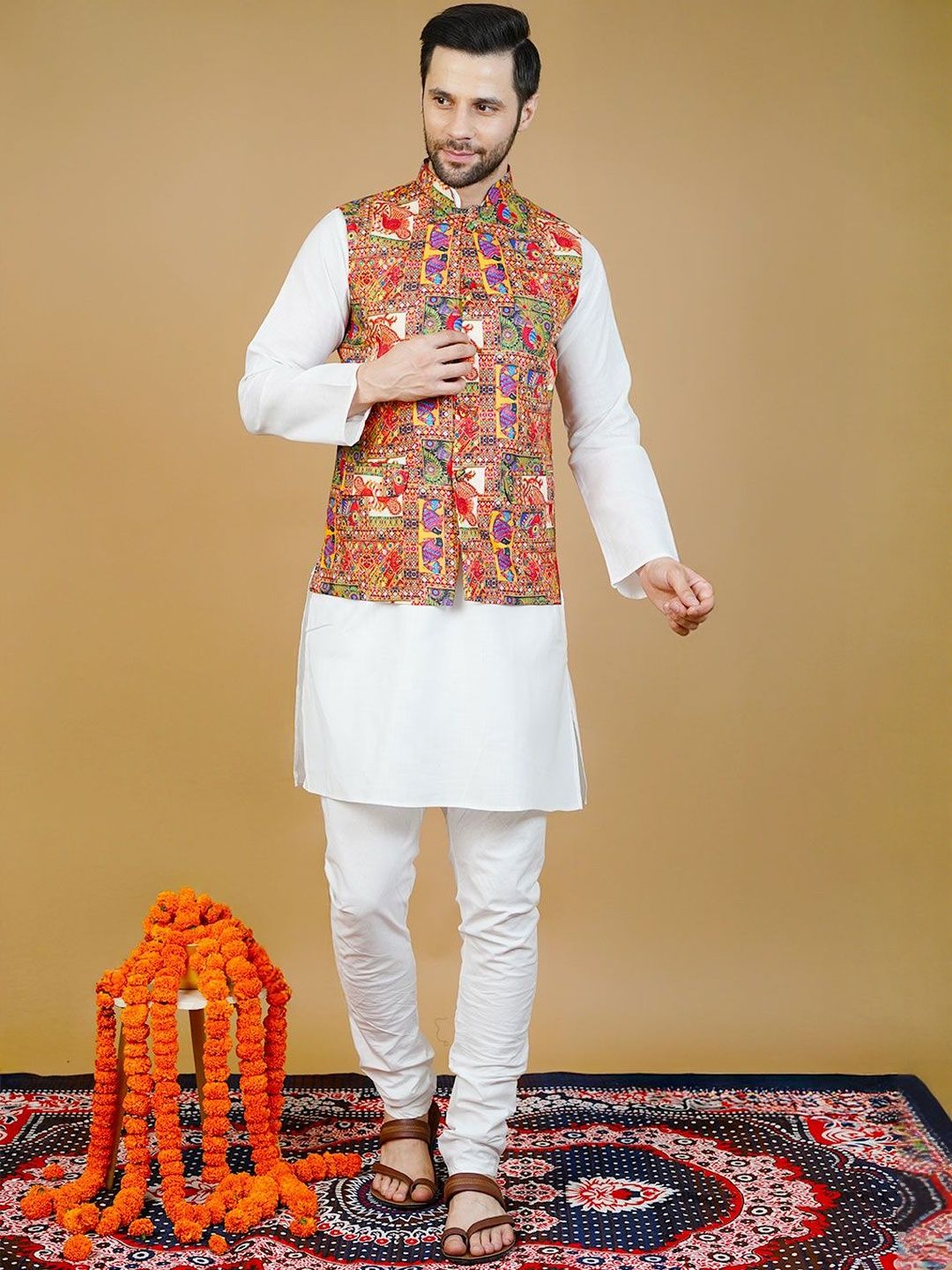 Wintage Men Embroidered Sleeveless Nehru Jacket