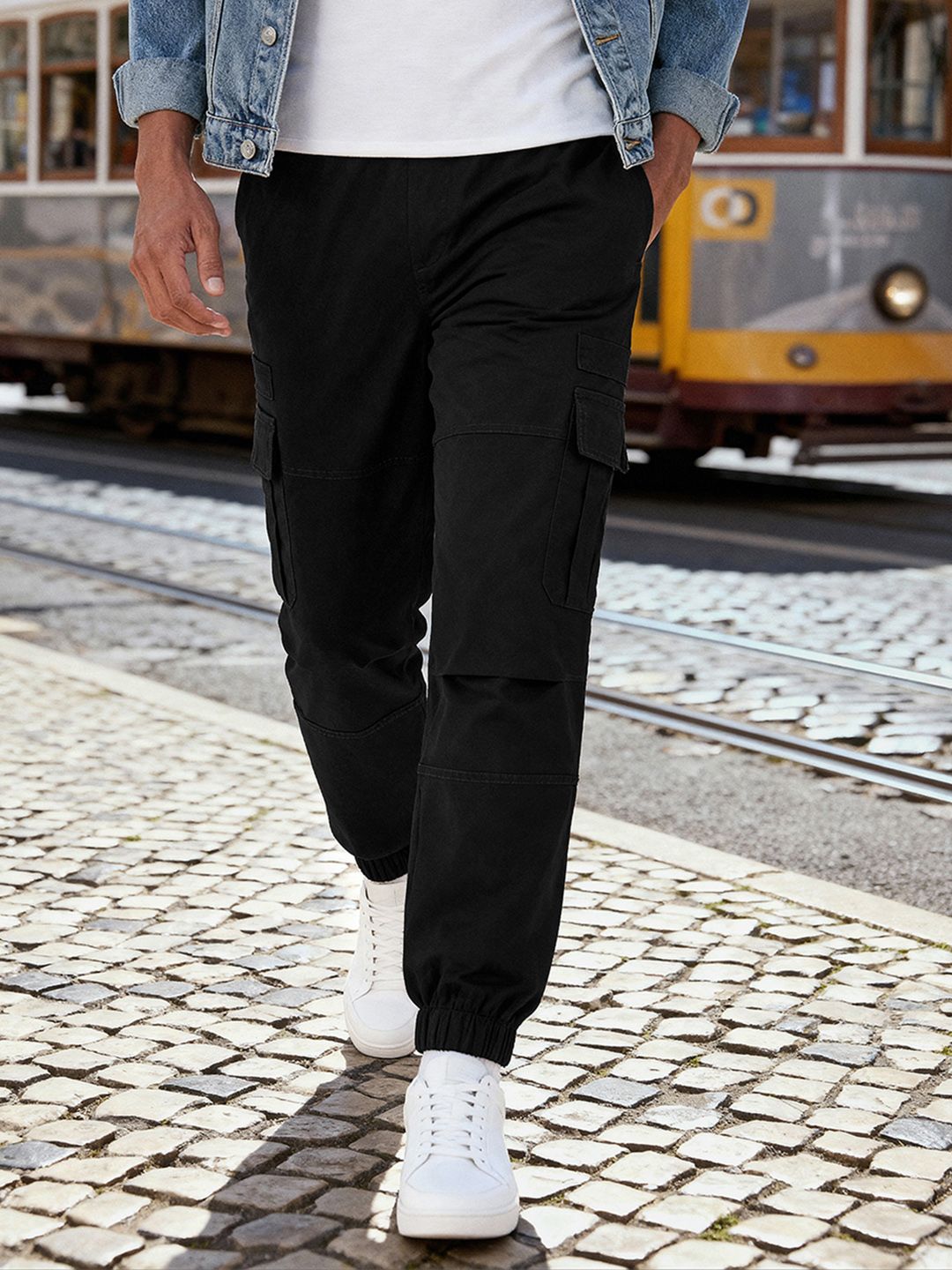 Bewakoof Bewakoof Men's Jet Black Oversized Cargo Jogger Pants