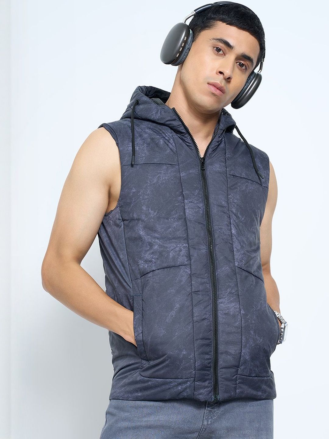 SF JEANS by Pantaloons Men Hooded Abstract Gilet Jacket