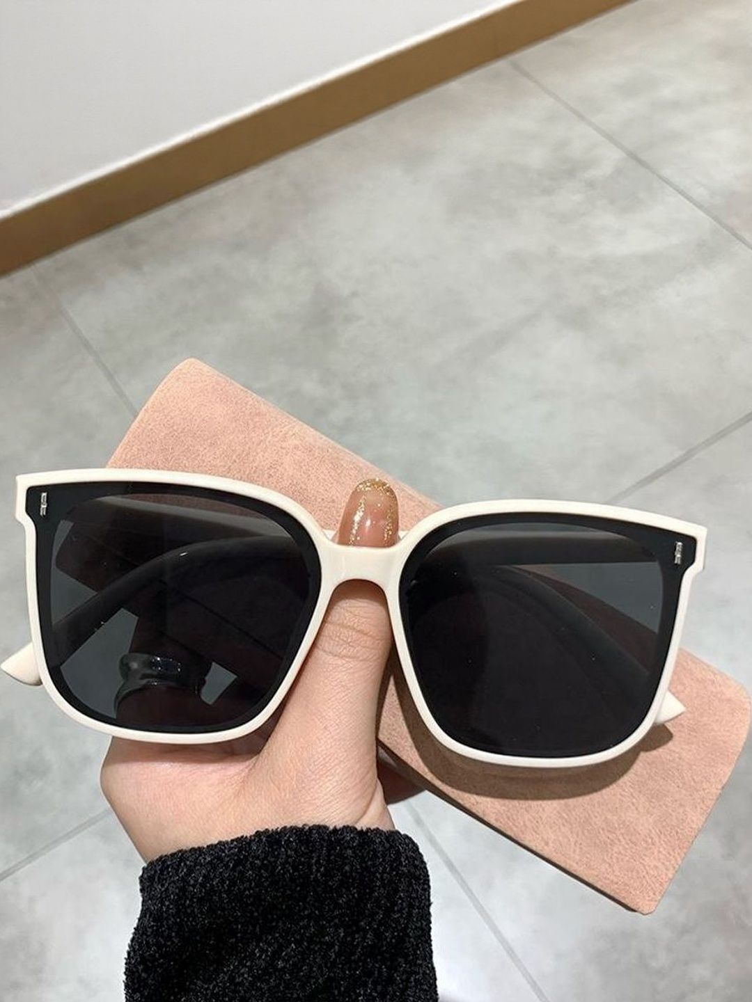 HAYDEN haiza Women Black Lens & Black Square Sunglasses with UV Protected Lens WH-CAT