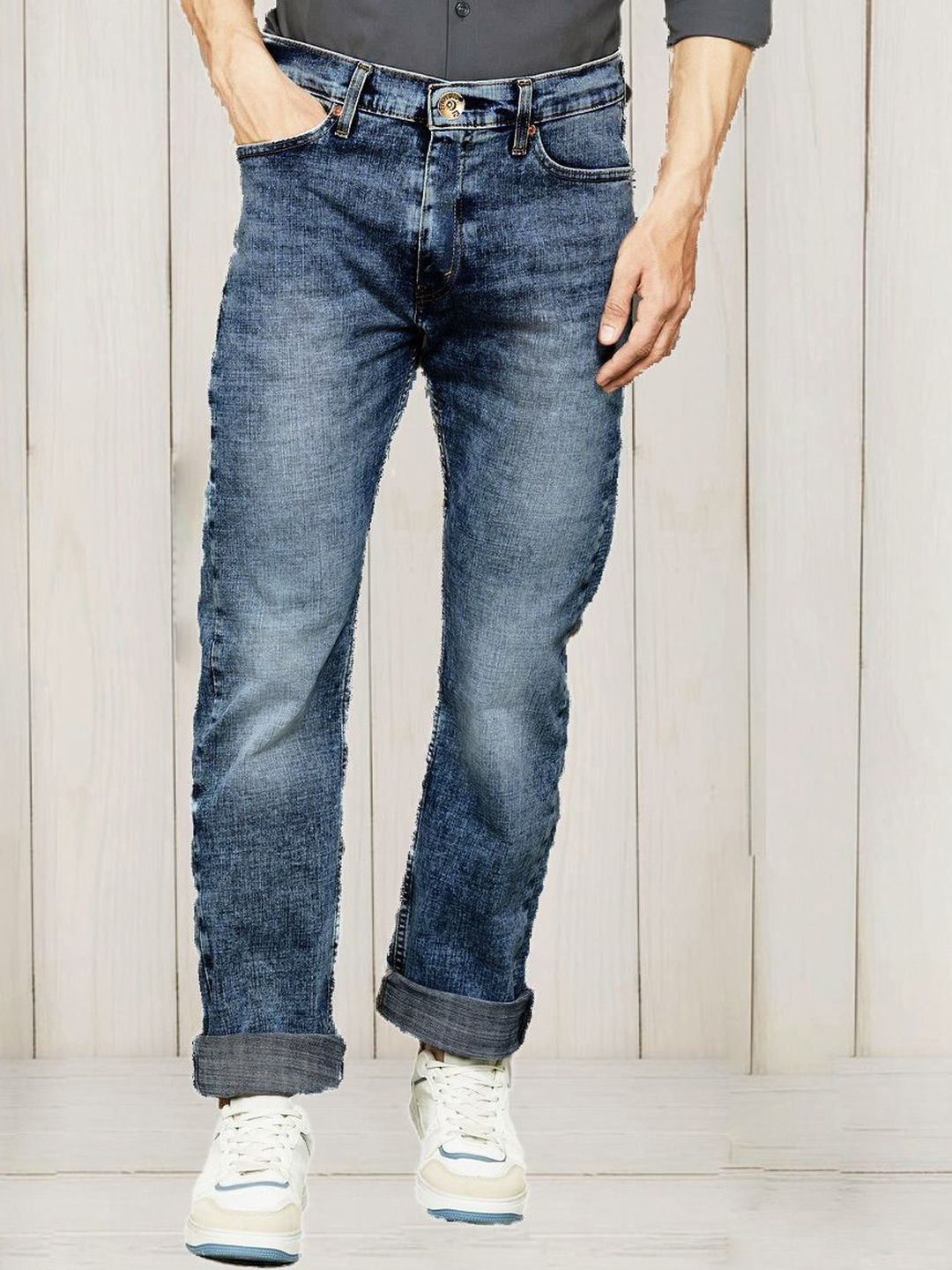 fineblu Men Slim Fit Mid-Rise Light Fade Stretchable Jeans