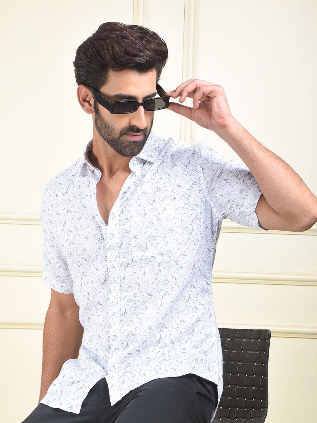 Crimsoune Club Slim Fit Spread Collar Floral Printed Opaque Shirt