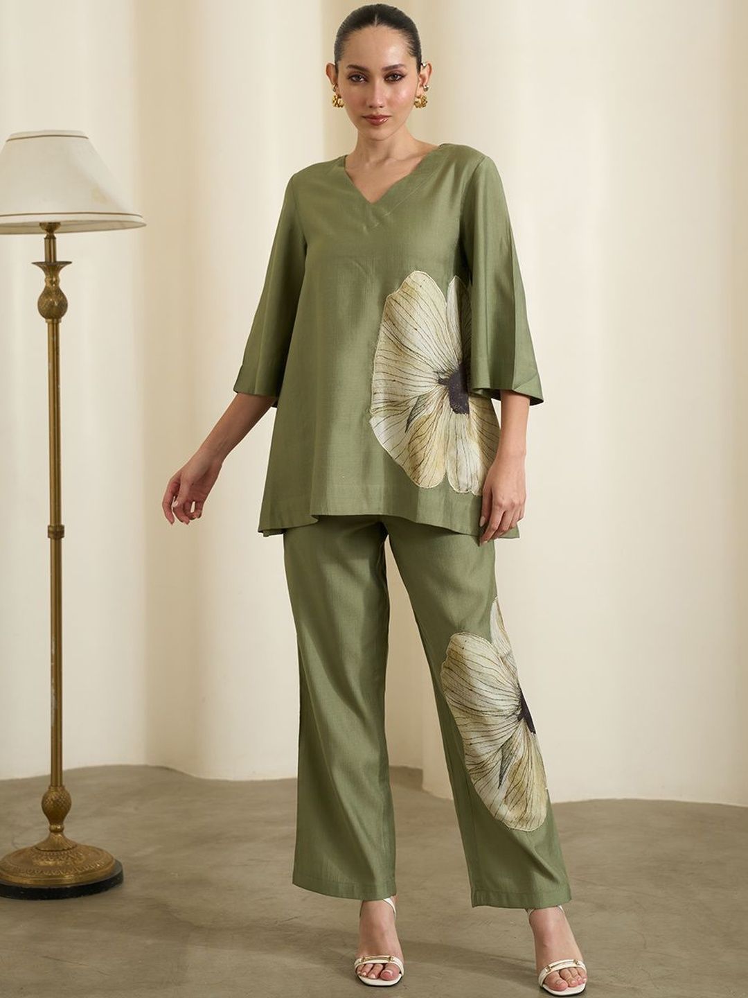 Bannos Swagger Floral Printed V-Neck Tunic & Trousers