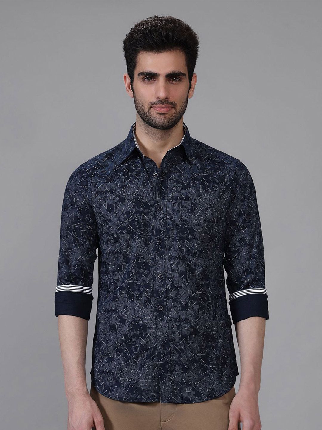 Kenneth Cole Men Slim Fit Abstract Printed Spread Collar Pure Cotton Casual Shirt