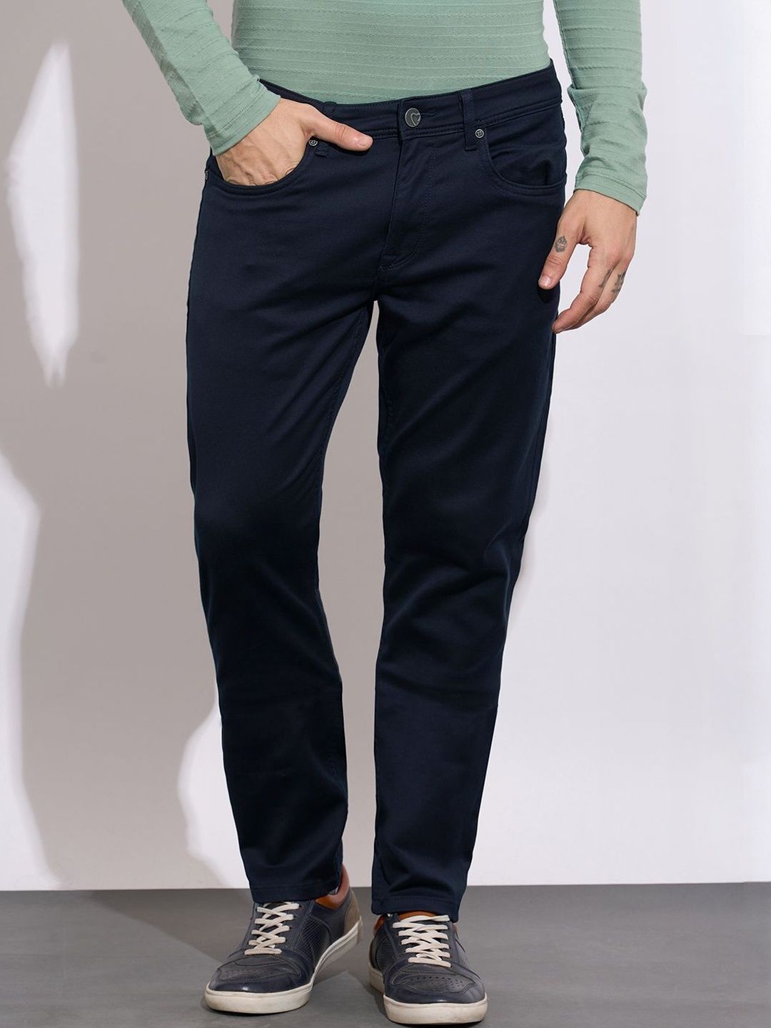 Being Human Men Solid Slim Fit Mid-Rise Jeans