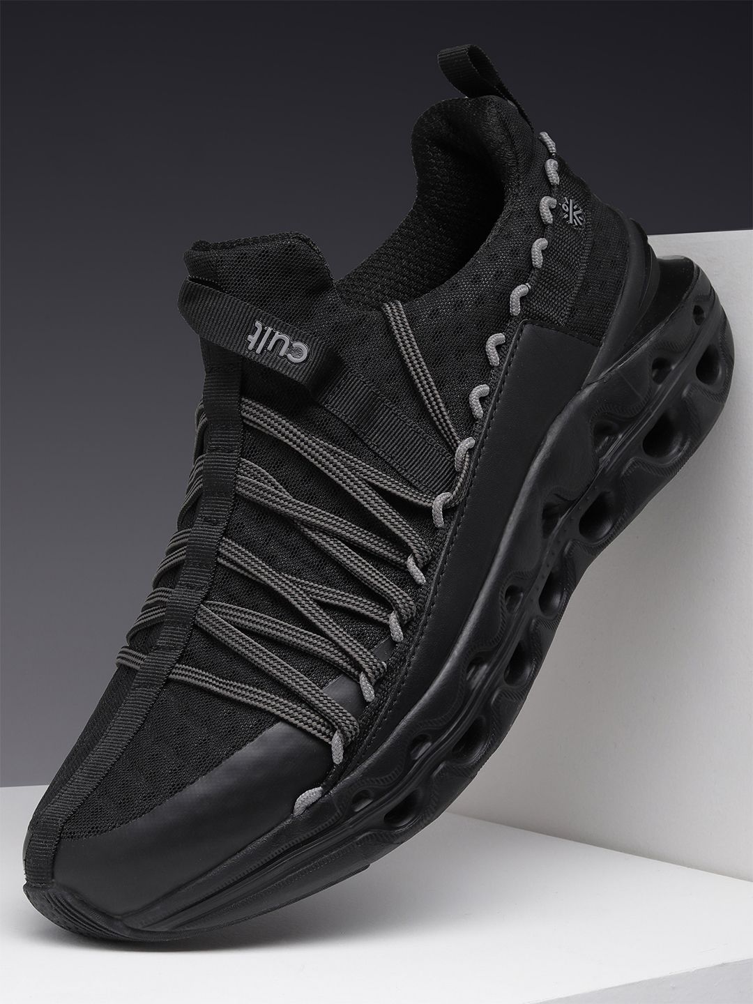 CULT Men Loop Walking Shoes - Black