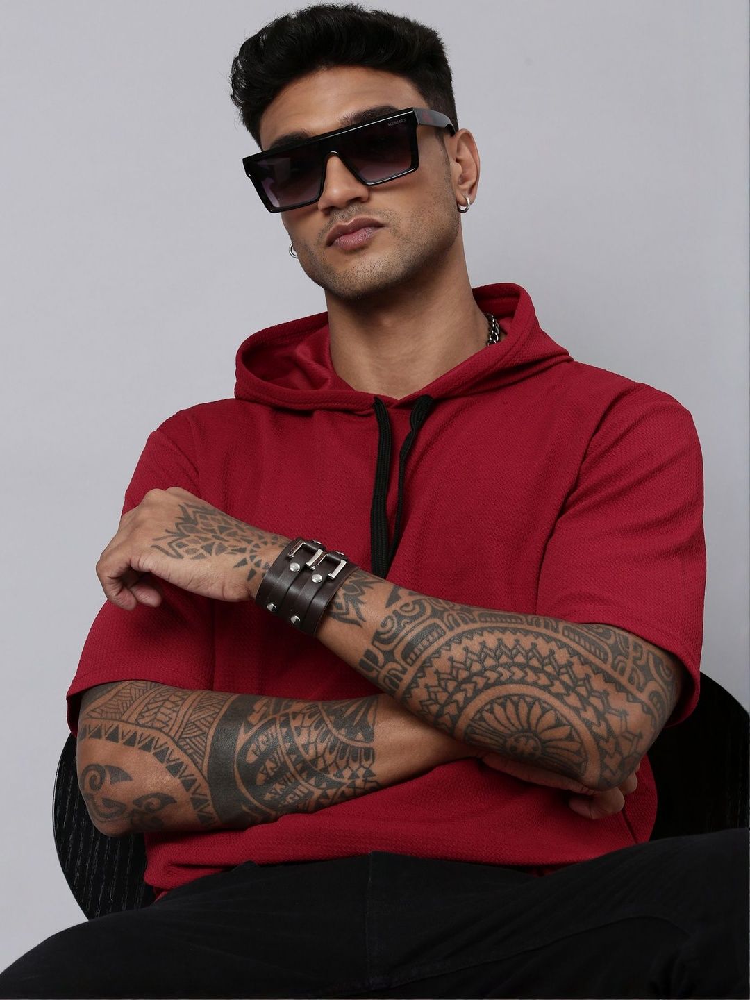 LEWEL Men Solid Hooded T-shirt
