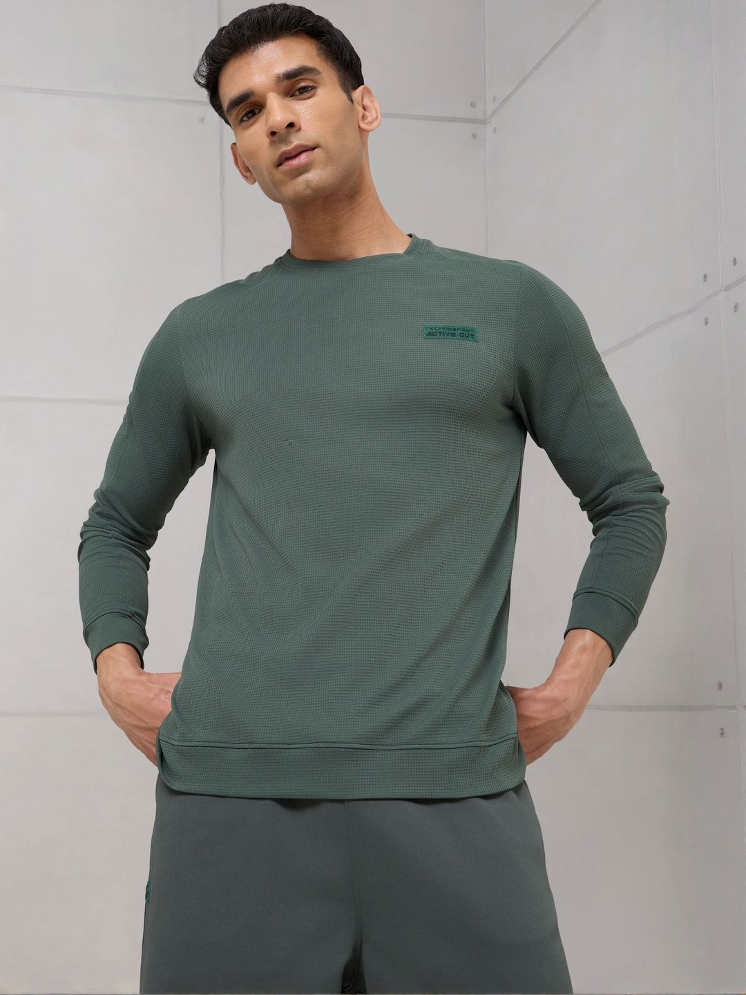 Technosport Men Self Design Anti Static Slim Fit T-shirt