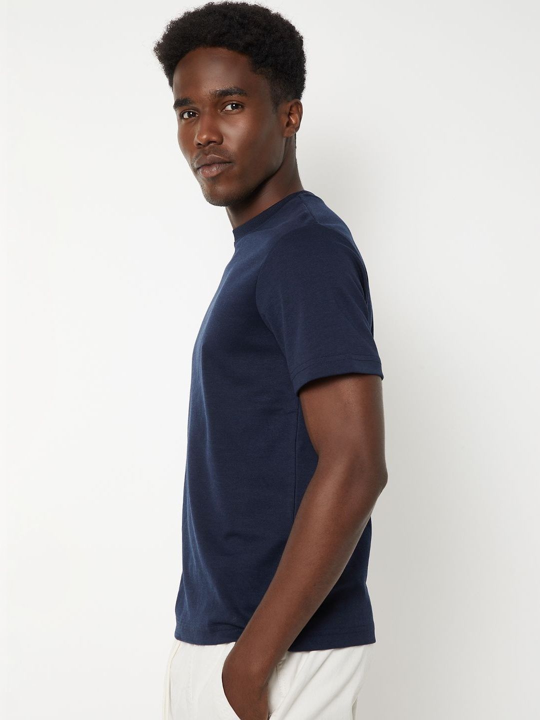 max Men Solid Round Neck Short Sleeves Regular Fit T-shirt