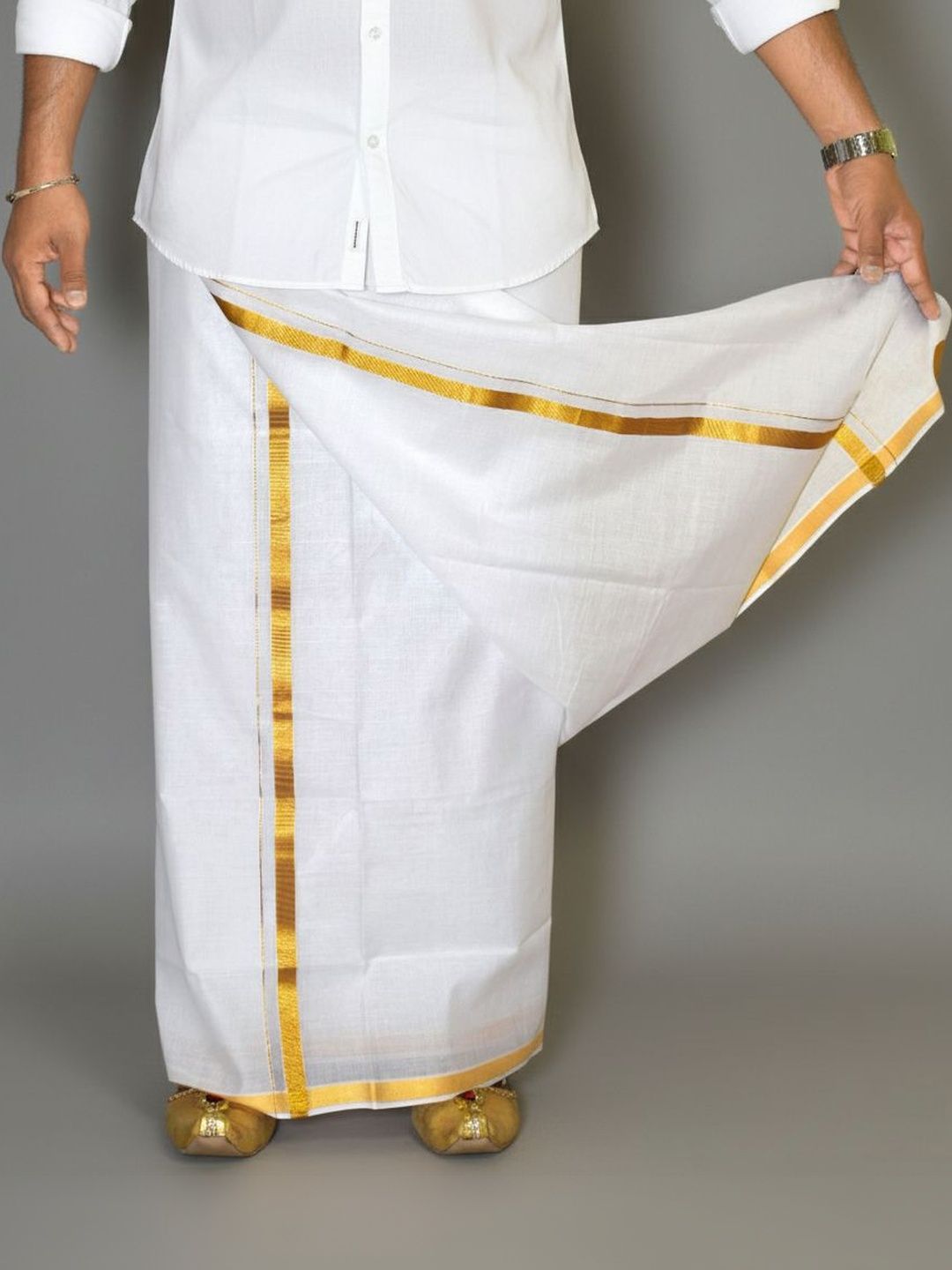 TUNI MANI Men Cotton Dhoti with Zari Border