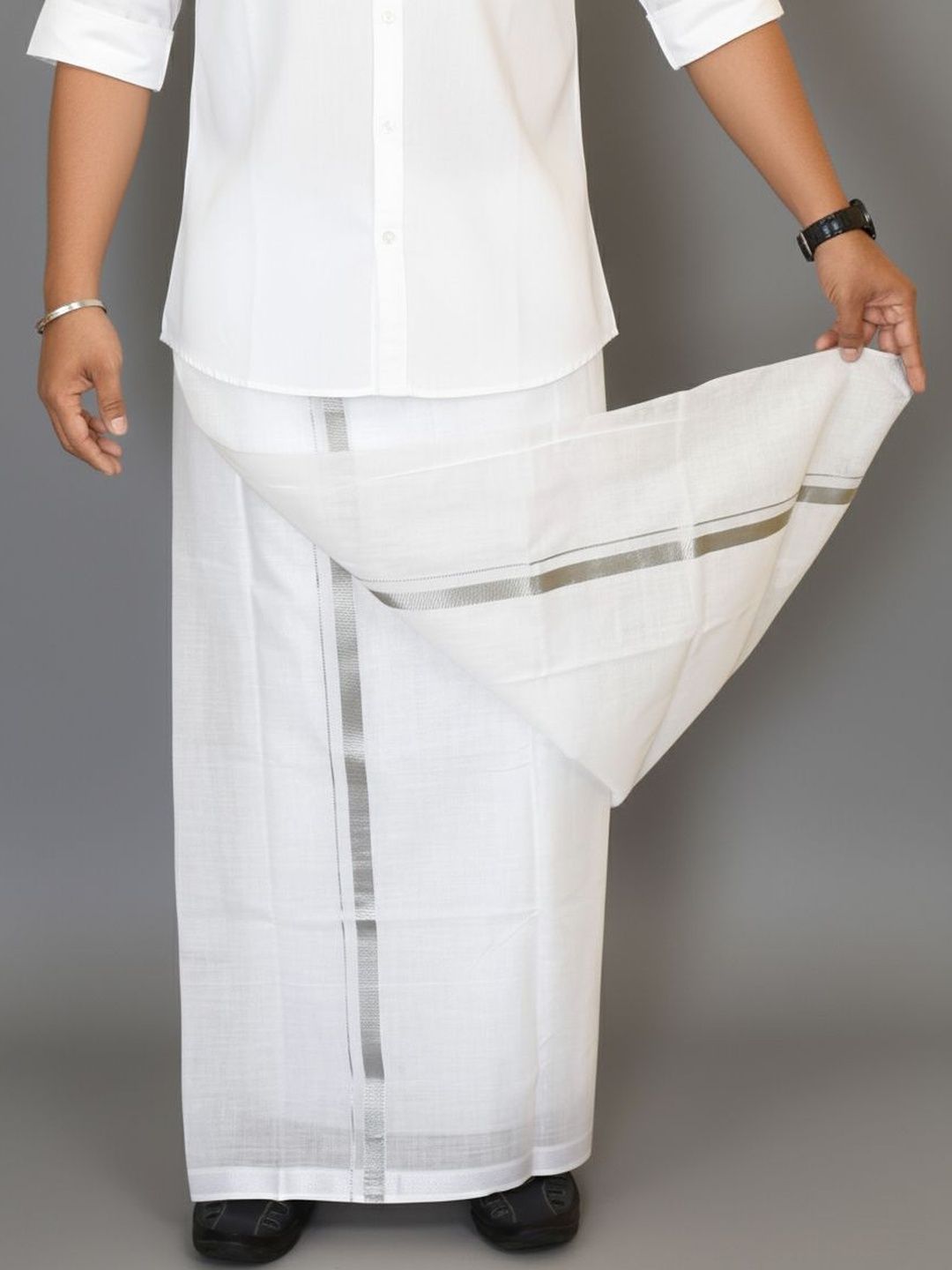 TUNI MANI Men Cotton  Zari Border Dhoti