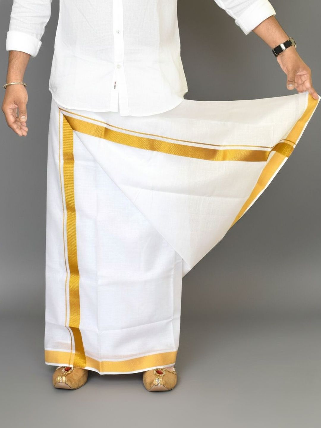 TUNI MANI Men Cotton Zari Border Dhoti
