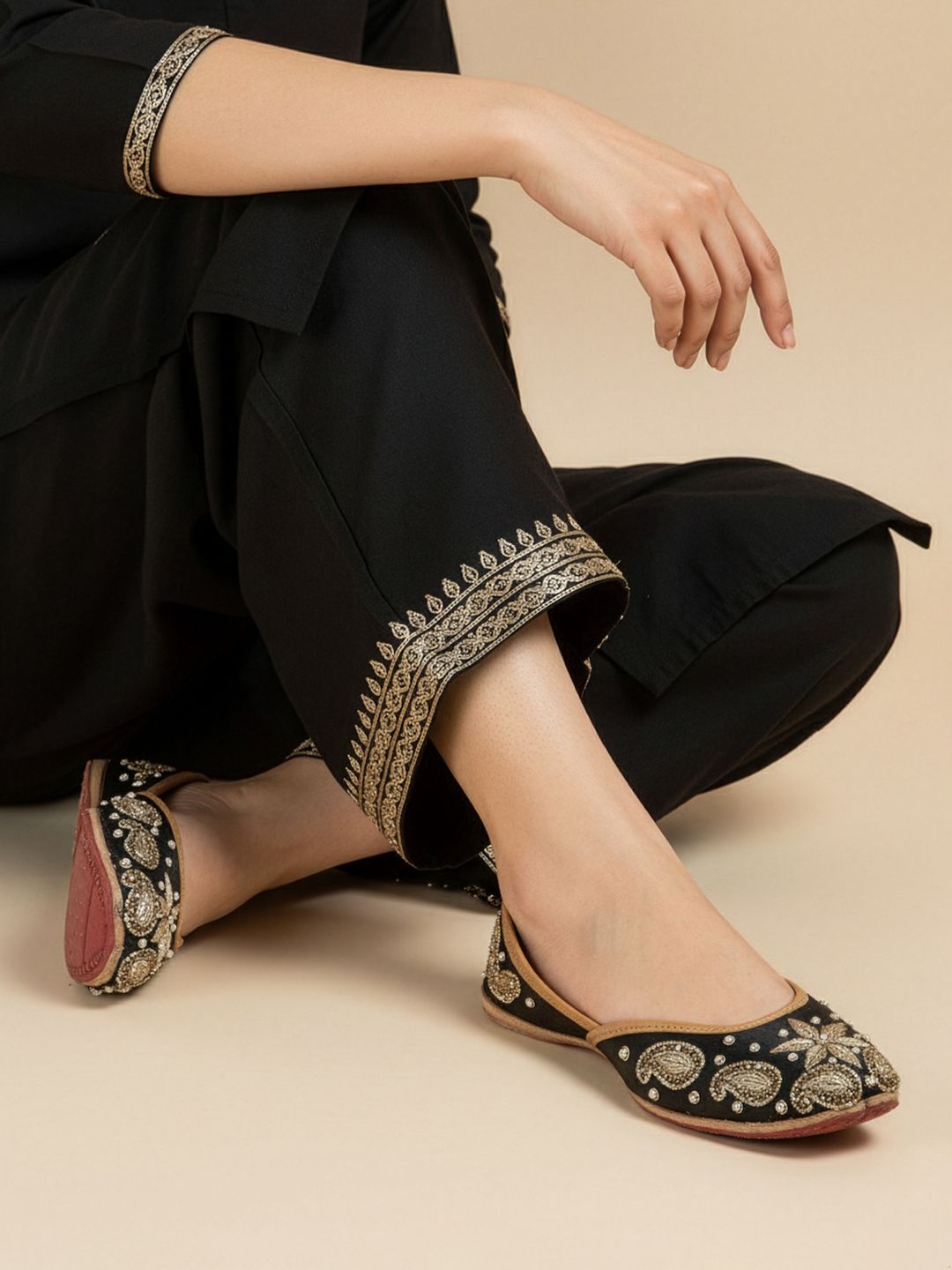House of Pataudi Women Embellished Mojaris