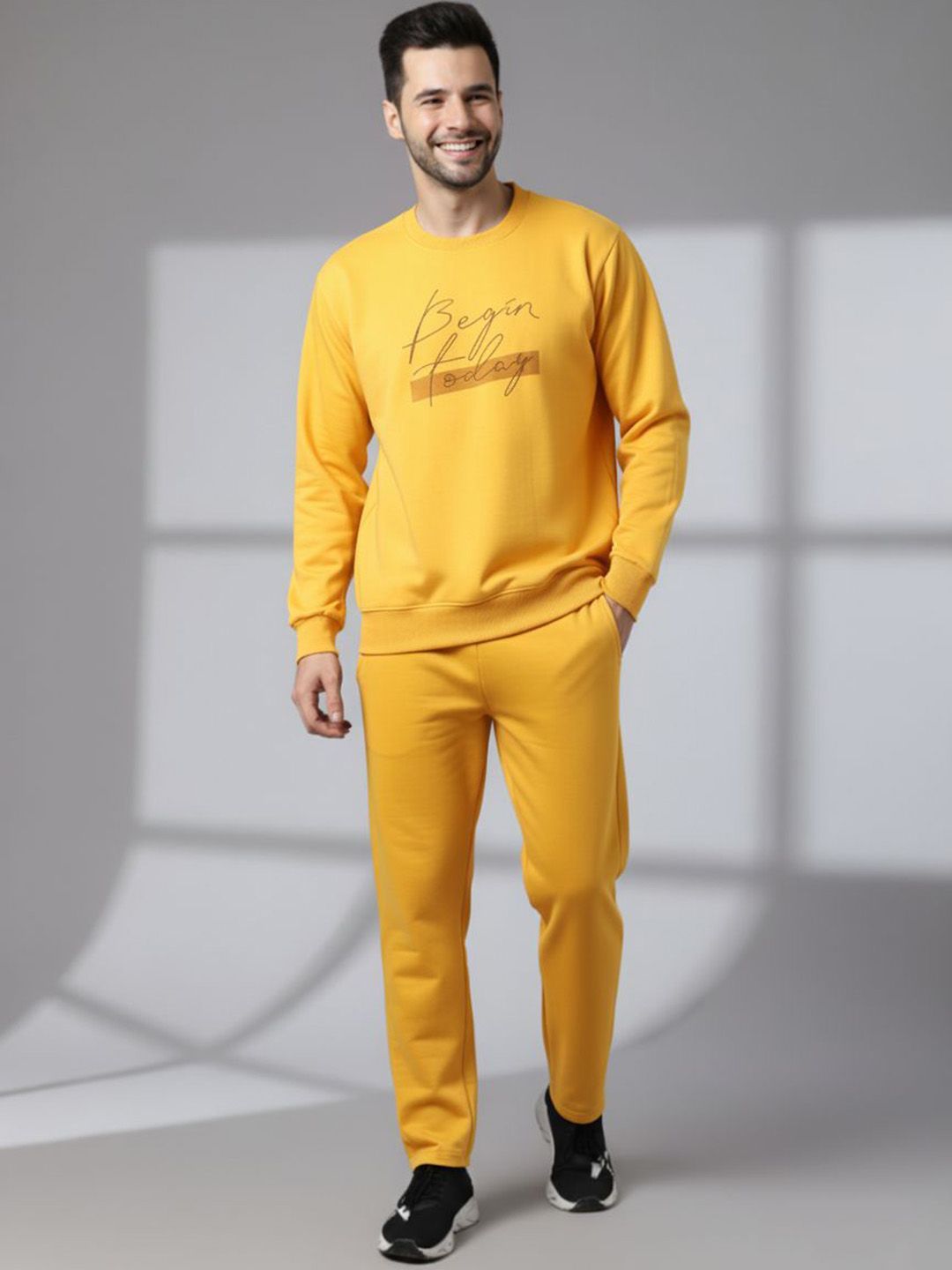 MACK JONNEY Round Neck Long Sleeves Sweatshirt With Trackpant