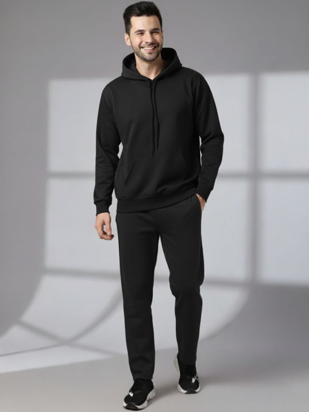 MACK JONNEY Hooded Long Sleeves Sweatshirt With Trackpant