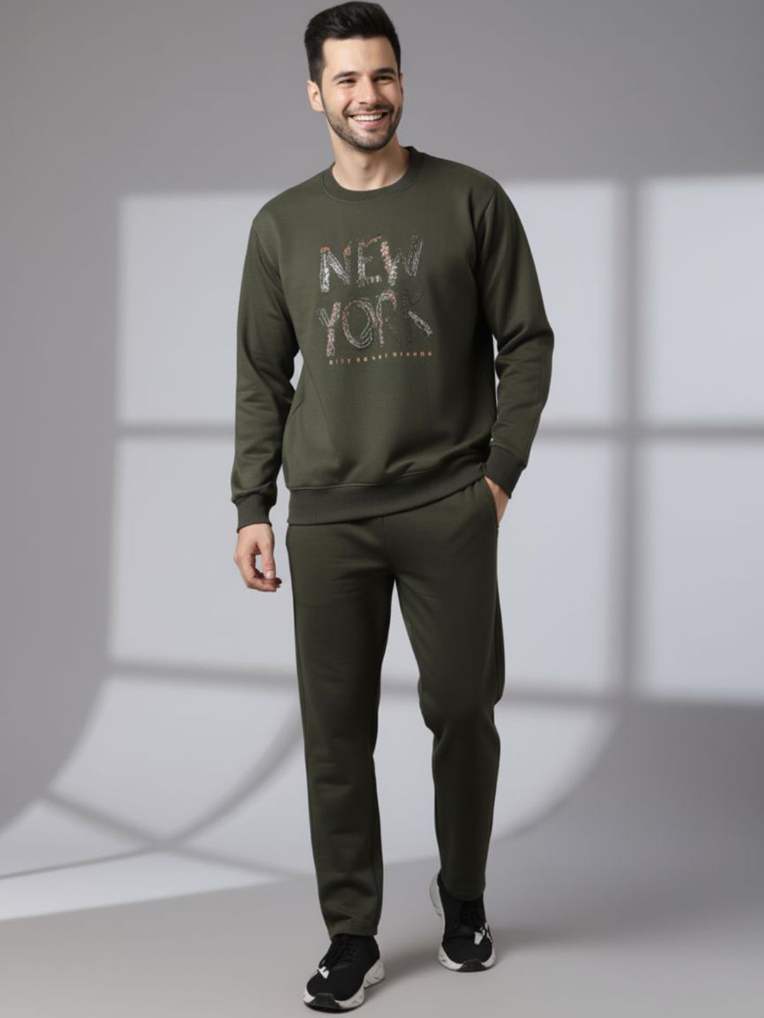 MACK JONNEY Printed Round Neck Long Sleeves Sweatshirt With Trackpant