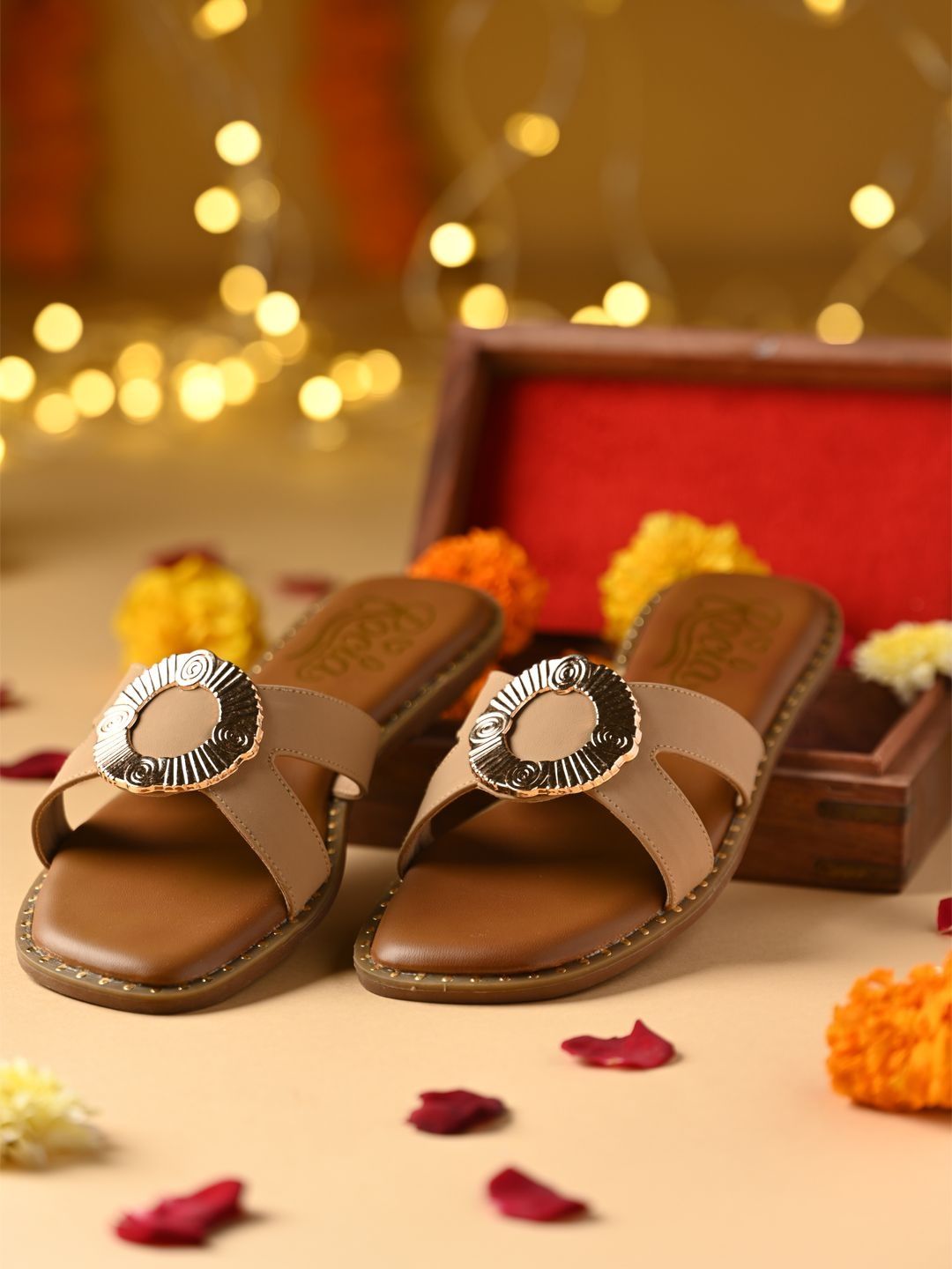 Rocia Women Open Toe Flats with Western - Embellished