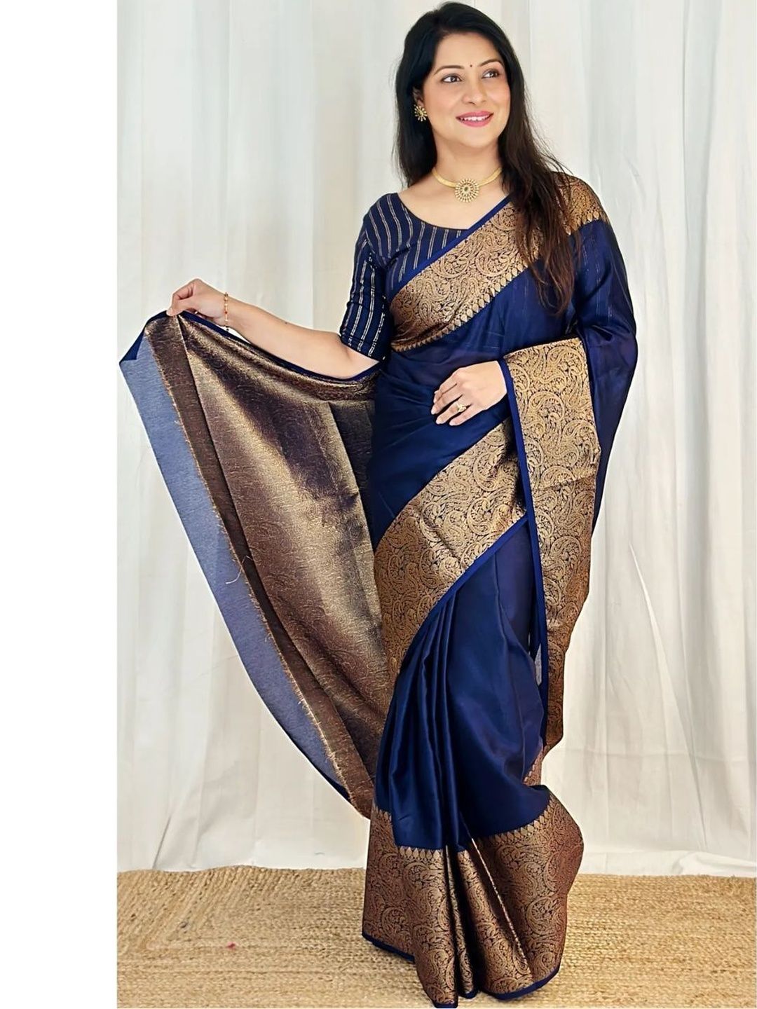 AVANTIKA FASHION Ethnic Motifs Zari Kanjeevaram Saree