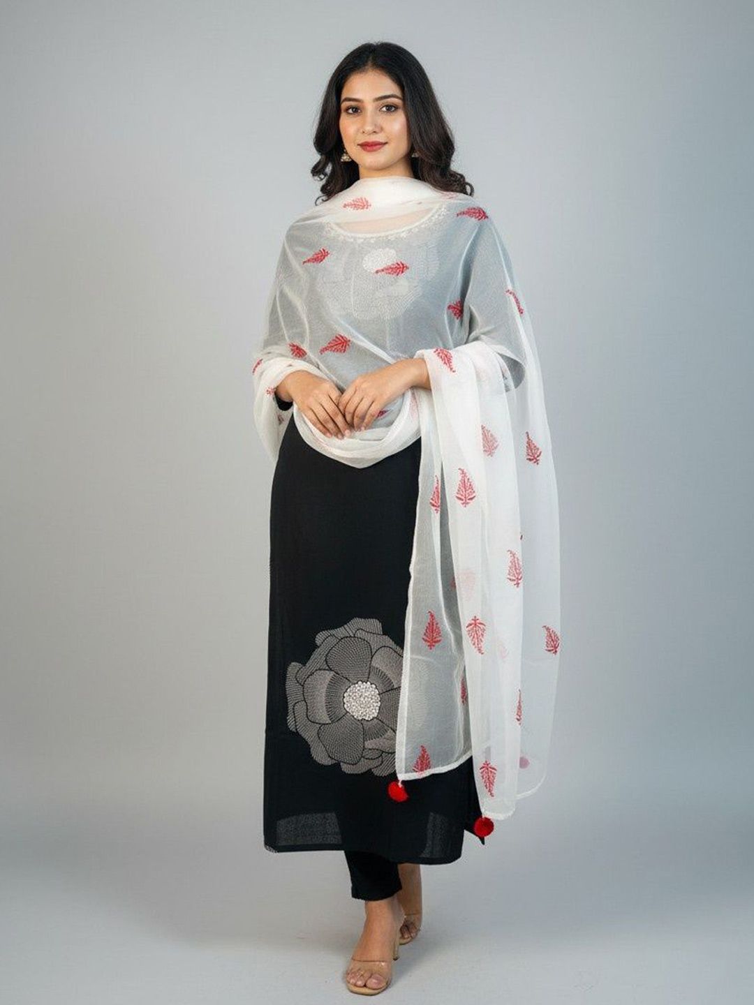 Sangria Floral Embroidered Cotton Dupatta With Thread Work