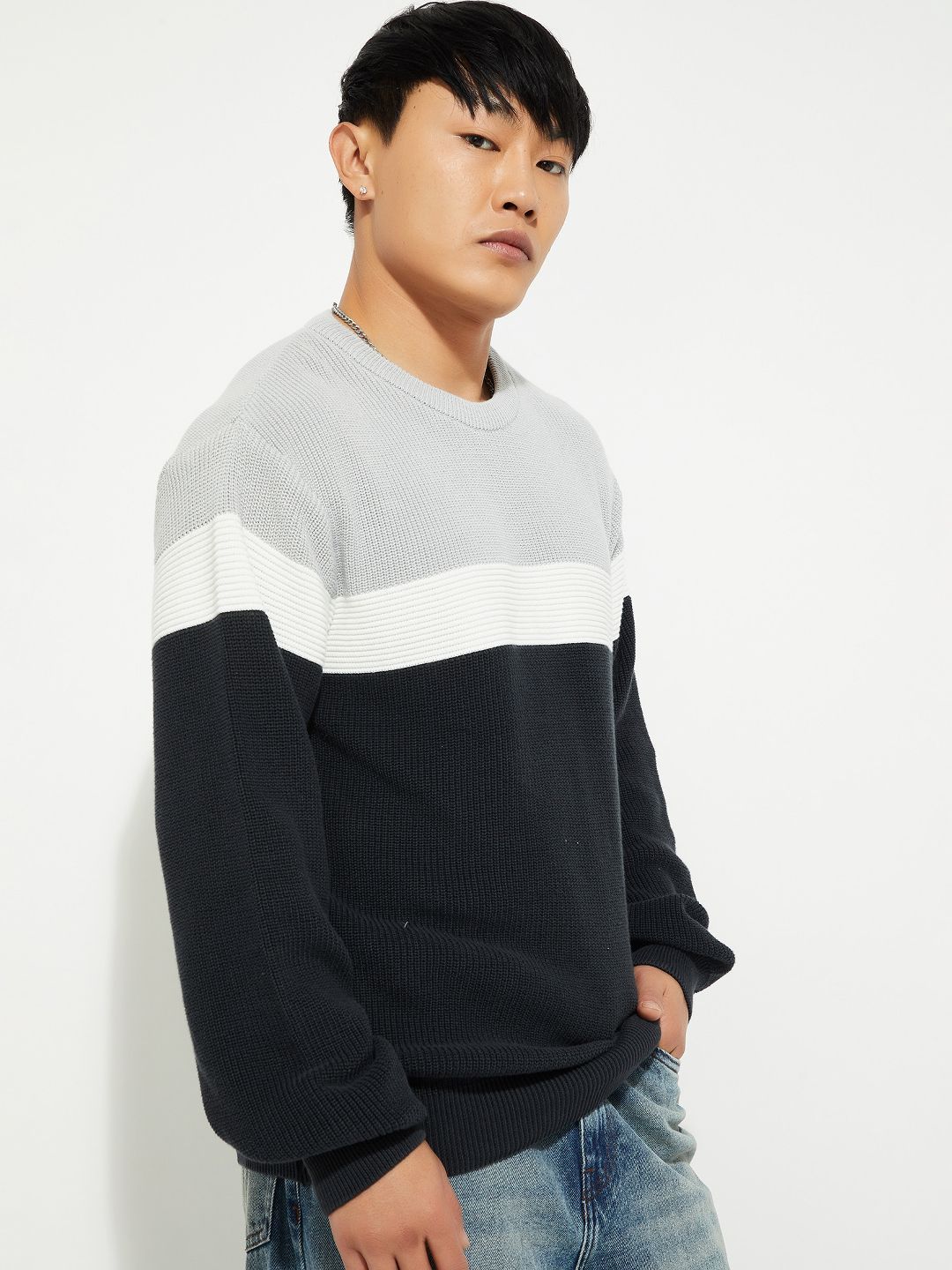 max Men Colourblocked Round Neck Full Sleeves Pullover Sweater