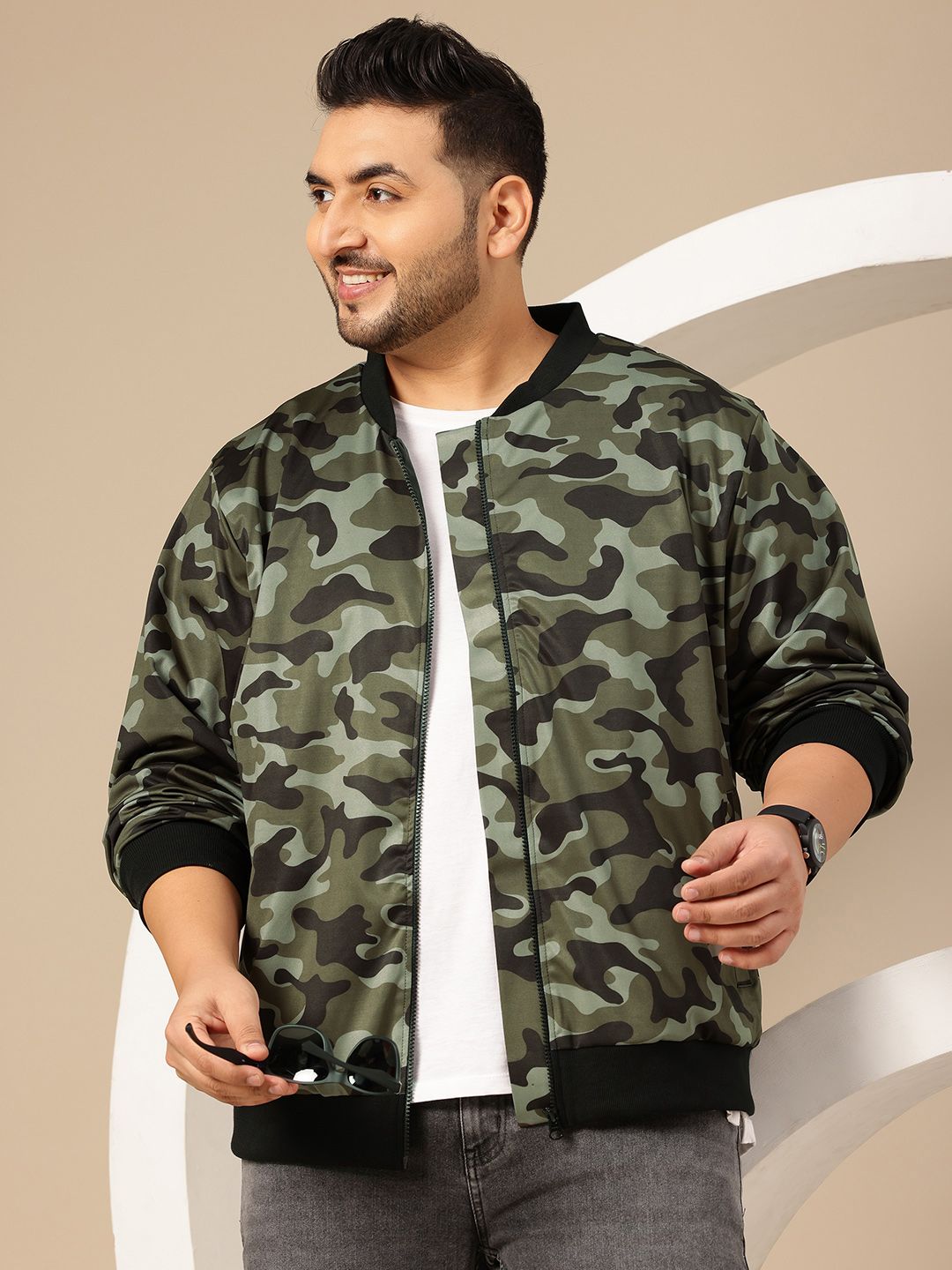Sztori Sztori Plus Size Camouflage Print Stand Collar Bomber Jacket