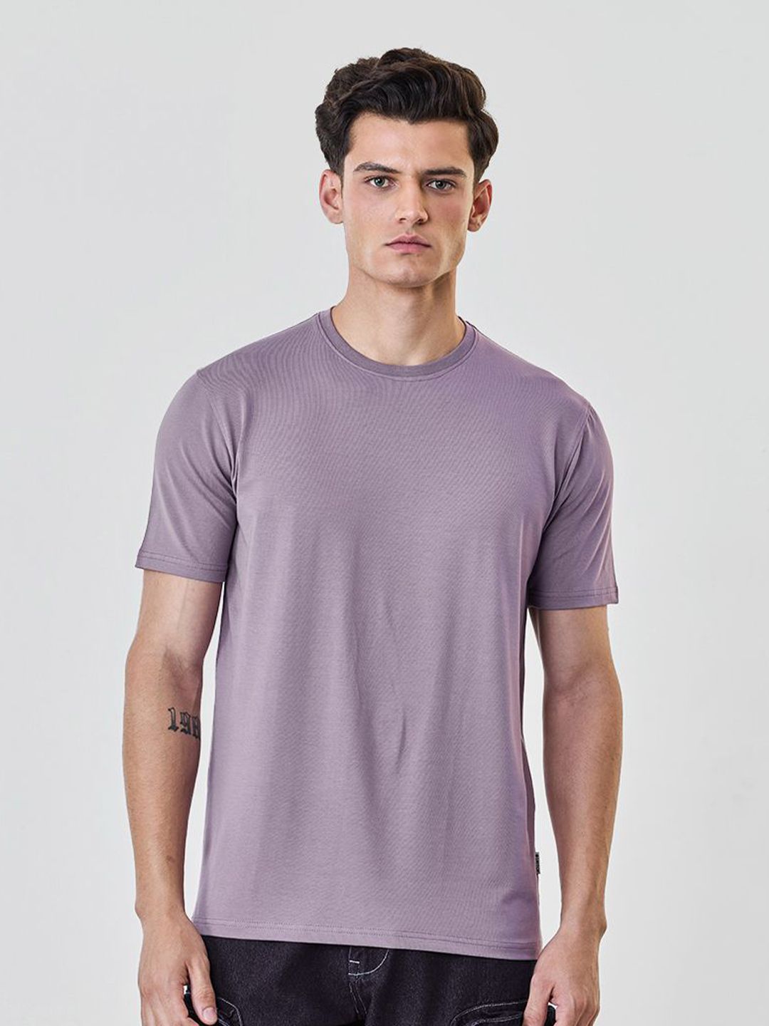 Snitch Round Neck Short Sleeves Slim Fit T-Shirt