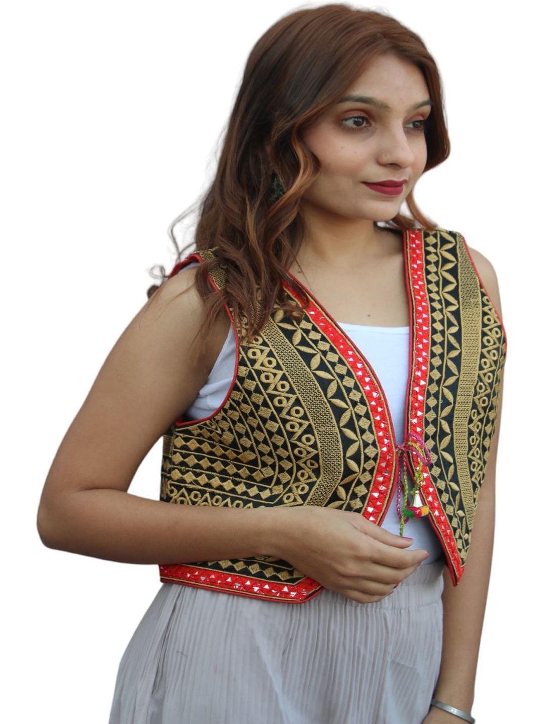 TAVAN Sleeveless Embroiderd Ethnic Shrug