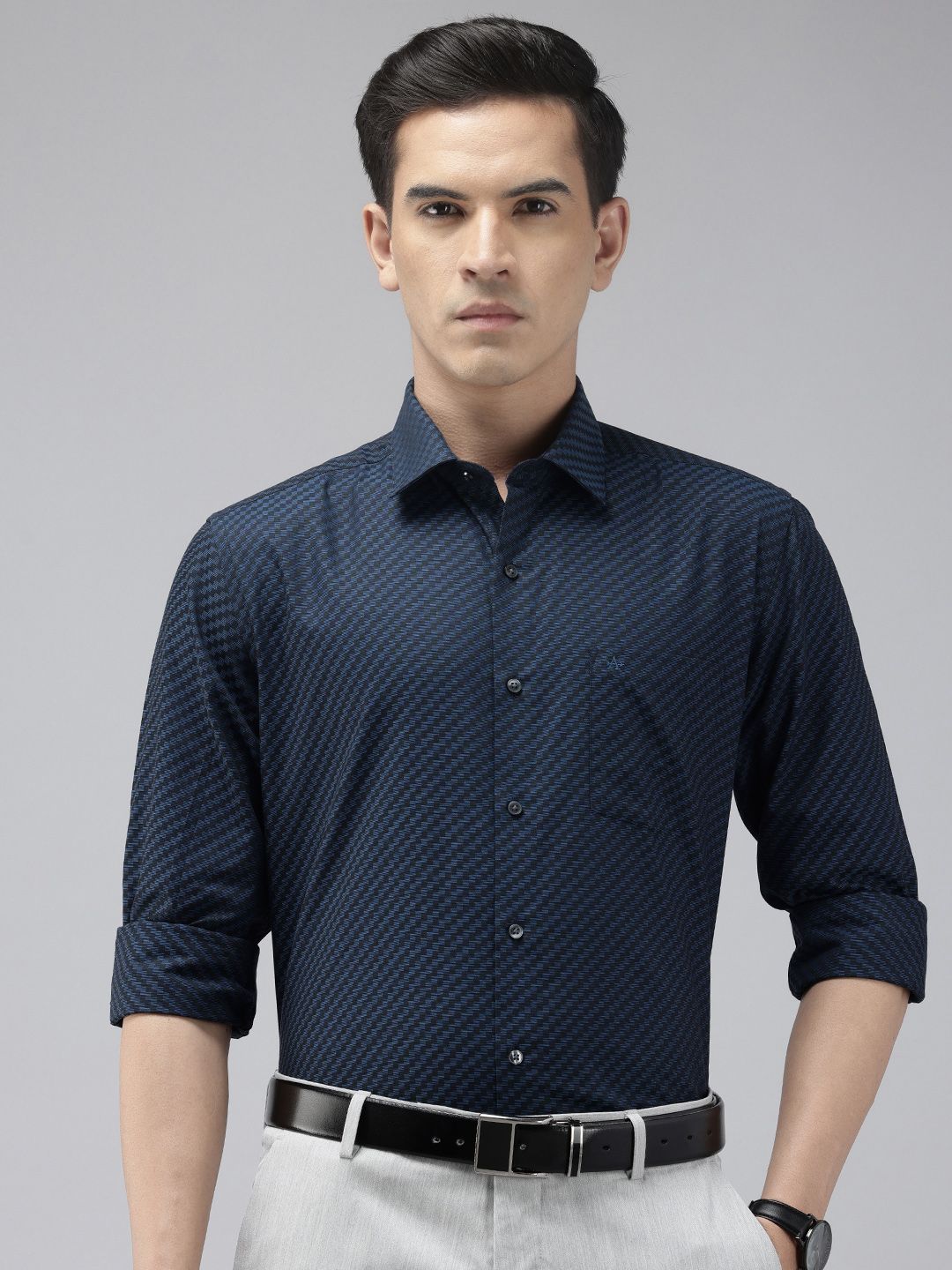 Arrow Manhattan Slim Fit Textured Pure Cotton Formal Shirt