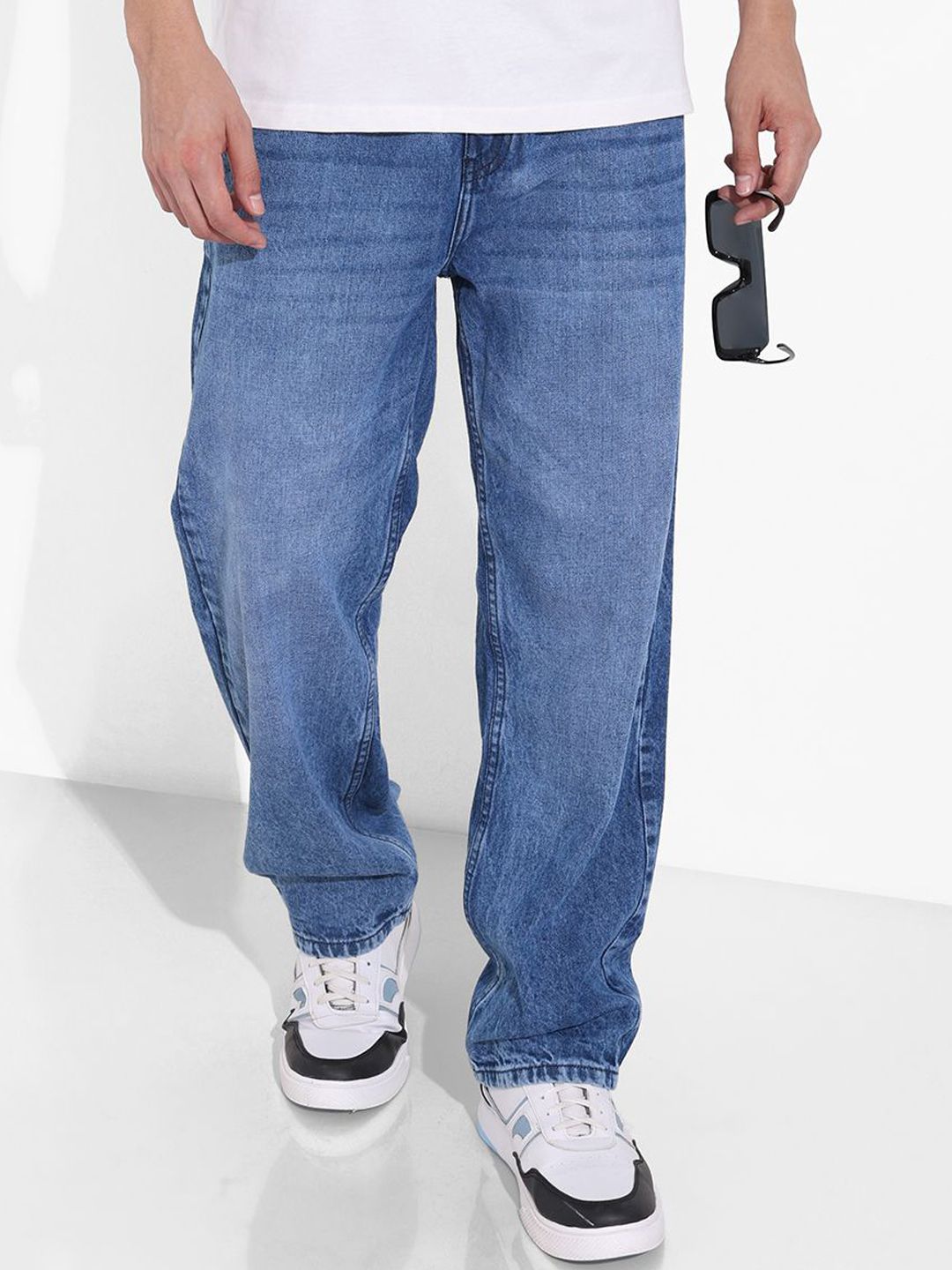 The Indian Garage Co Men Relaxed Fit Mid-Rise Light Fade Cotton Jeans