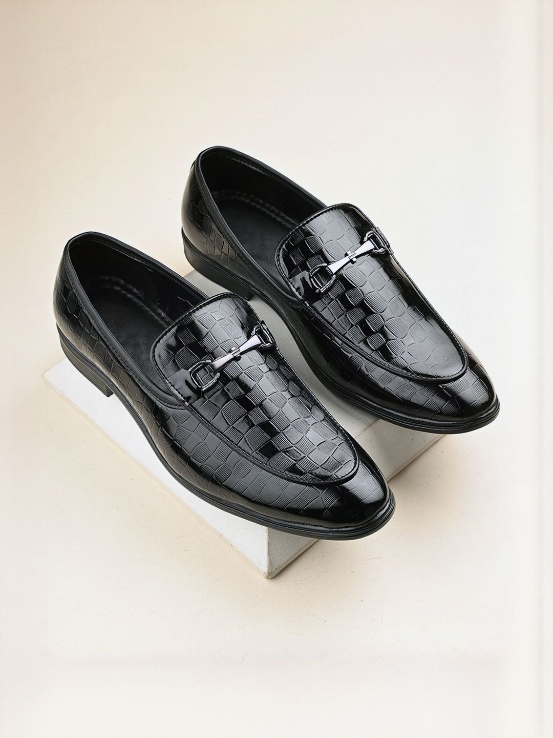 HERE&NOW Men Black Textured PU Round Toe Regular Formal Shoes