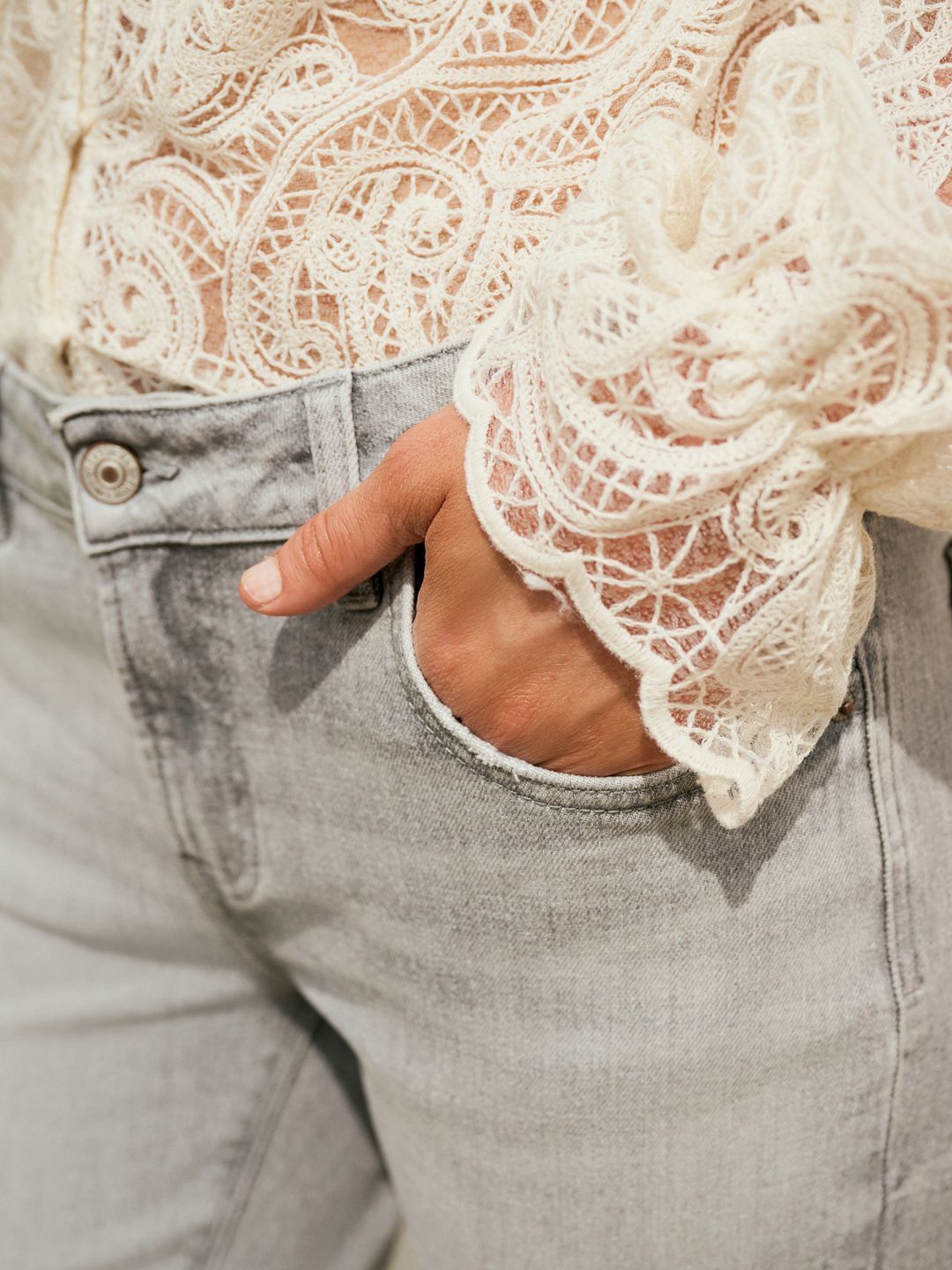 Bootcut Fit Low-Rise Light Fade Stretchable Jeans