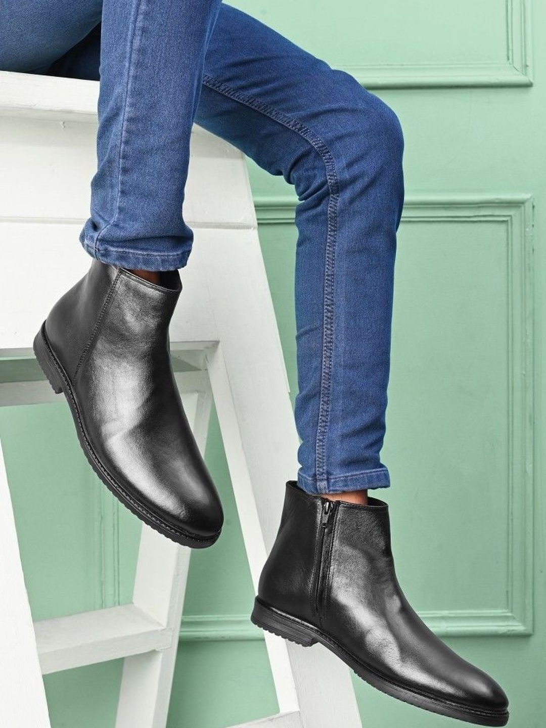 Roadster Roadster Men Leather Boots With Side Chain