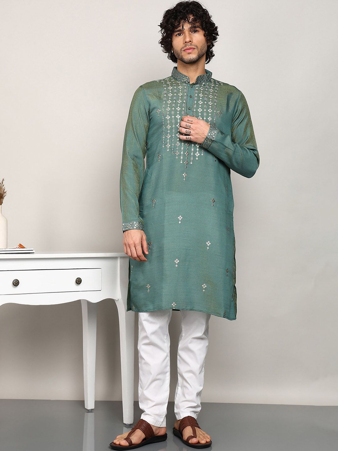 House of Pataudi Geometric Embroidered Sequinned Mandarin Collar Straight Kurta