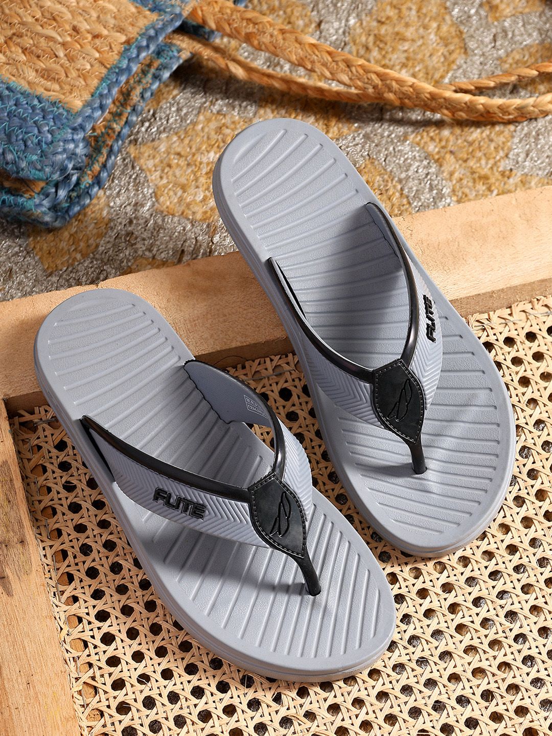 FLITE Men Textured T-Strap Flip Flops