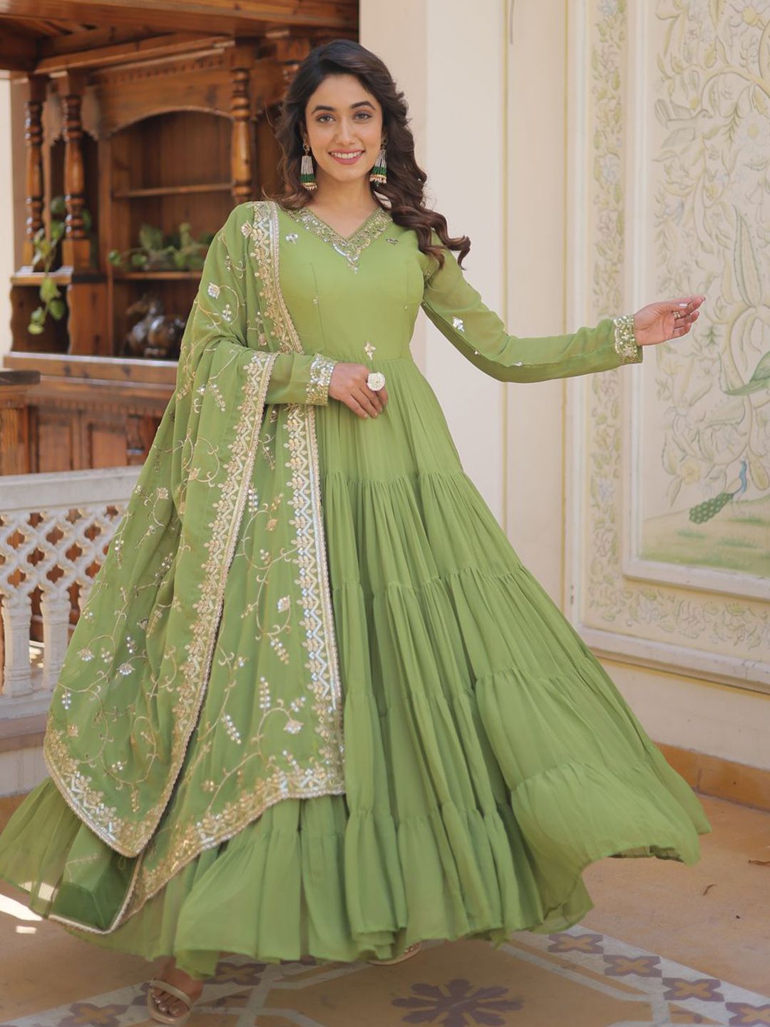 GLOSIA DESIGN Floral Embroidered Thread Work V-Neck Anarkali Kurta