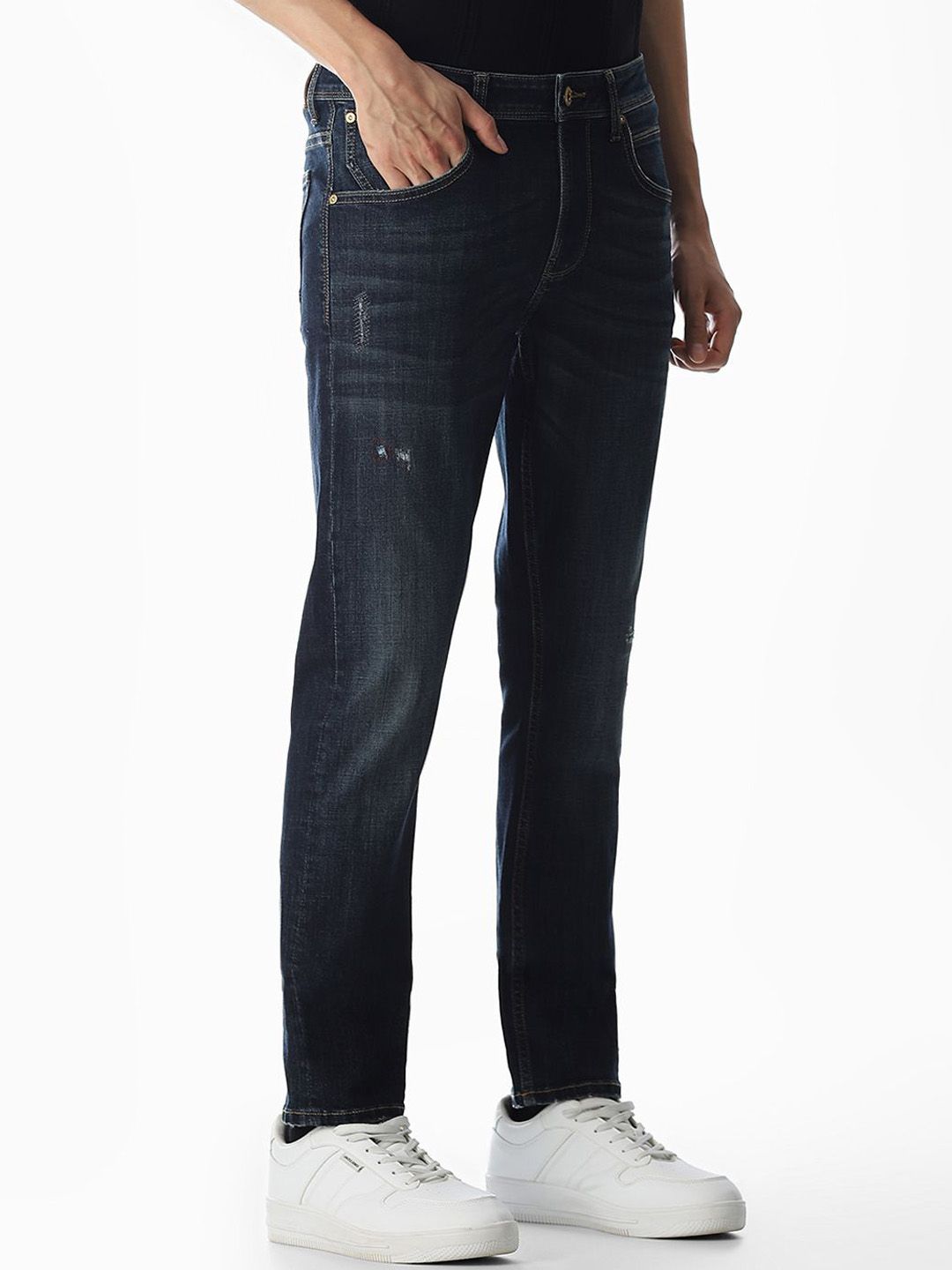 Slim Fit Low-Rise Mildly Distressed Light Fade Stretchable Jeans