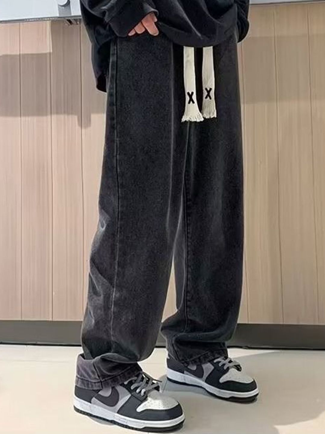 StyleCast x Revolte Men Relaxed Fit Mid-Rise No Fade Clean Look Non Stretchable Jeans