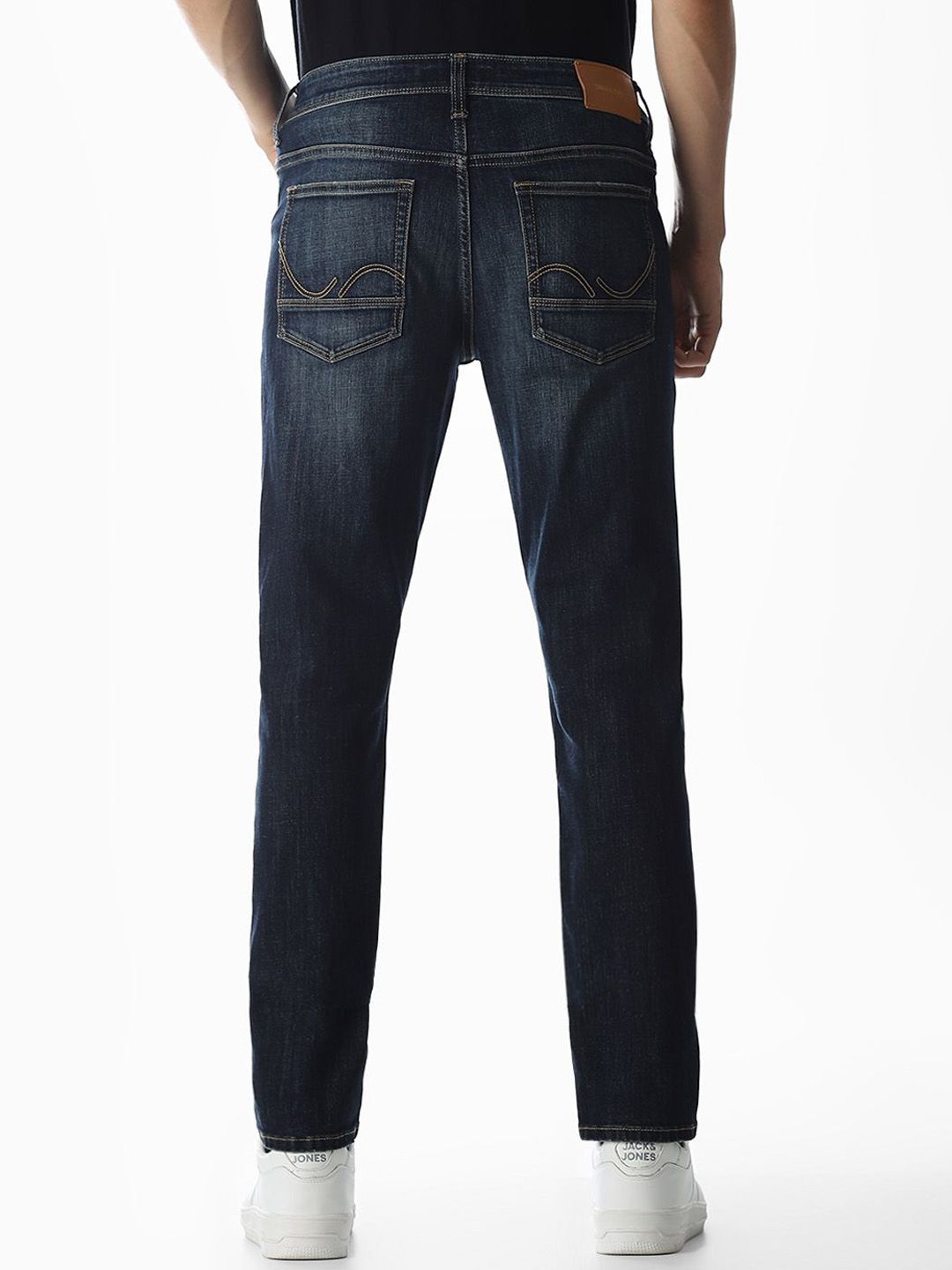 Slim Fit Low-Rise Mildly Distressed Light Fade Stretchable Jeans