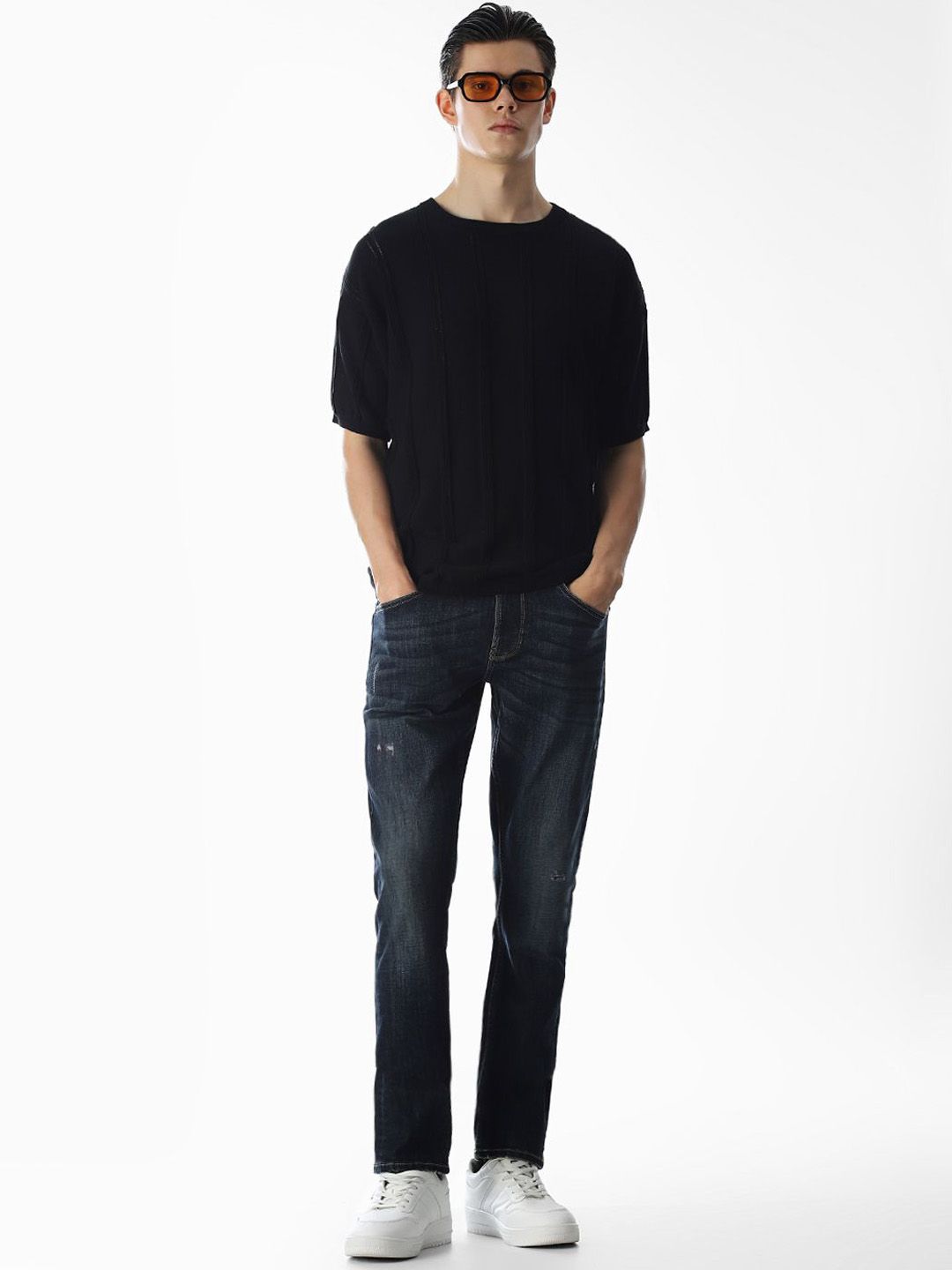 Slim Fit Low-Rise Mildly Distressed Light Fade Stretchable Jeans